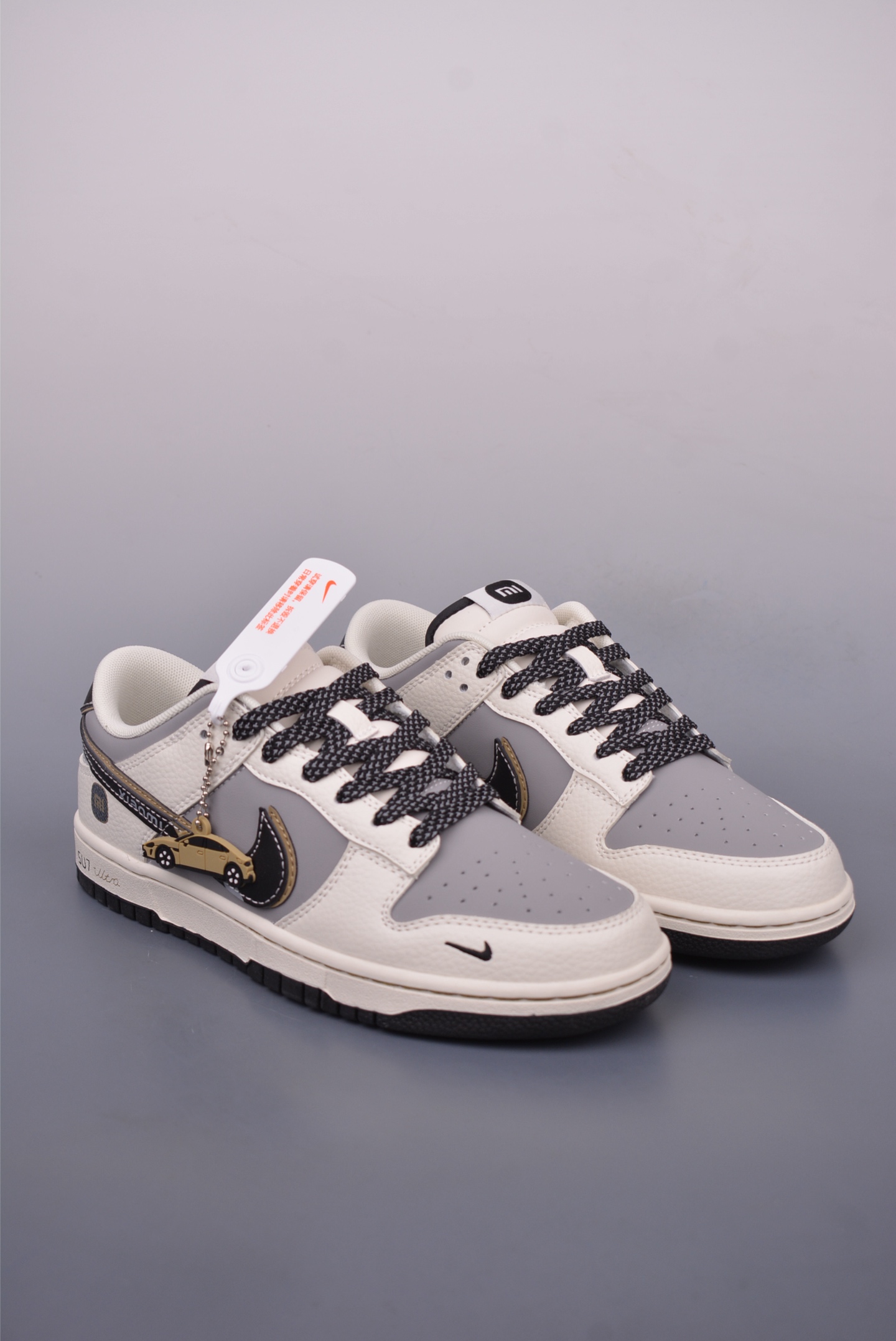 Nike SB Dunk Low 'Xiaomi SU7' Special Edition Sneakers 2 i1748385925491 2397 0 0