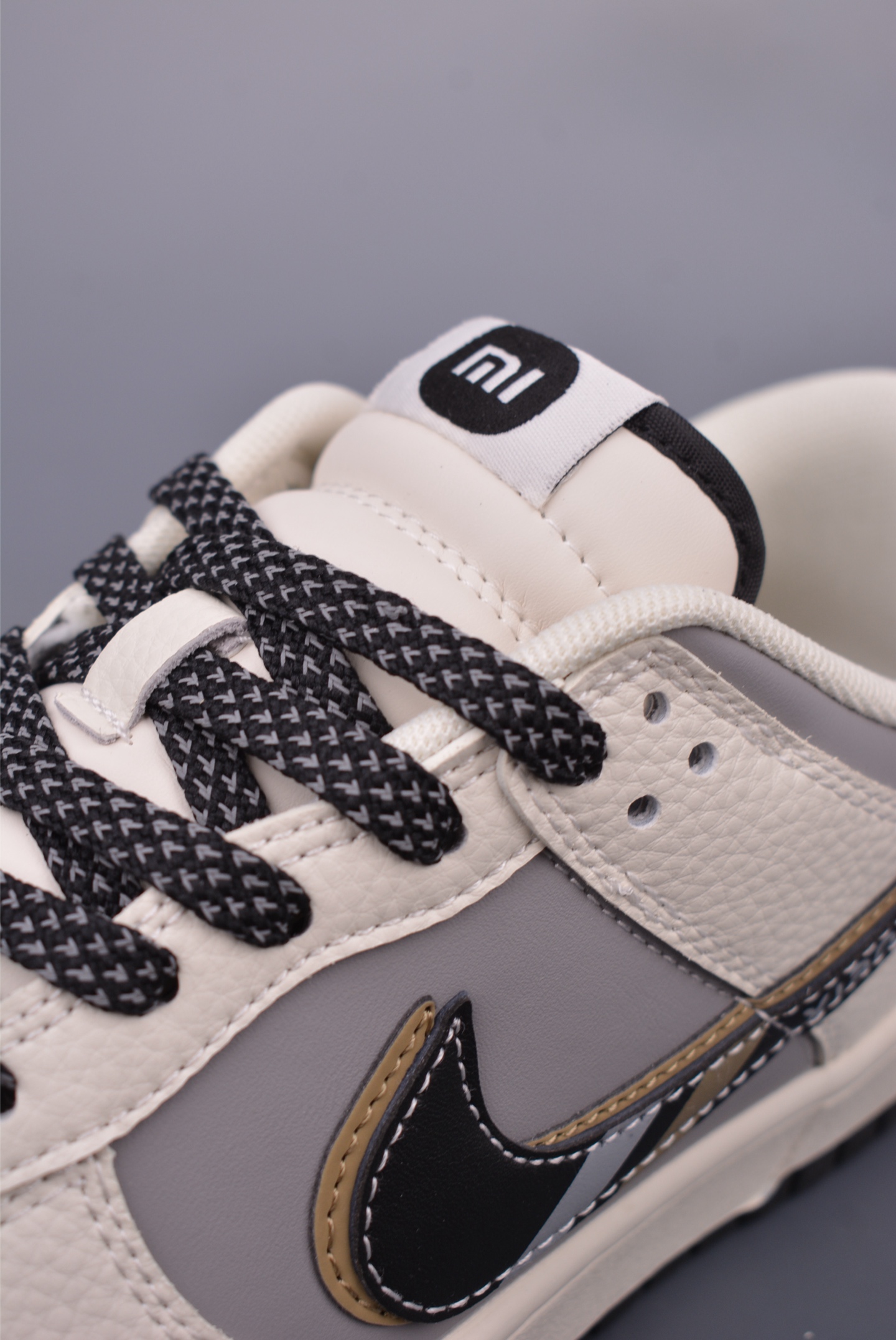 Nike SB Dunk Low 'Xiaomi SU7' Special Edition Sneakers 8 i1748385927162 3991 0 6