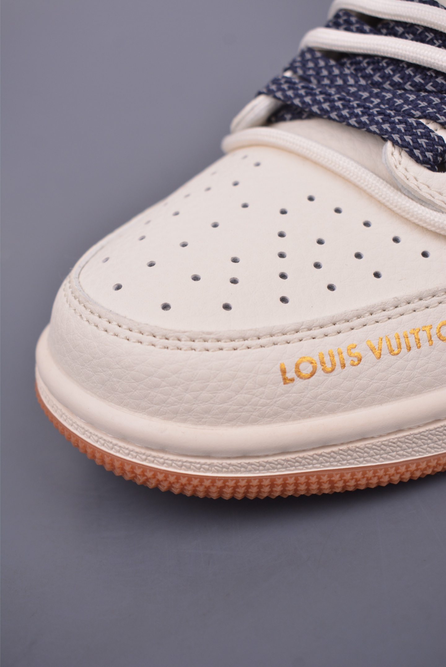 Louis Vuitton x Fragment Design Low-Top Sneakers - Limited Edition 7 i1748386131795 4137 0 5