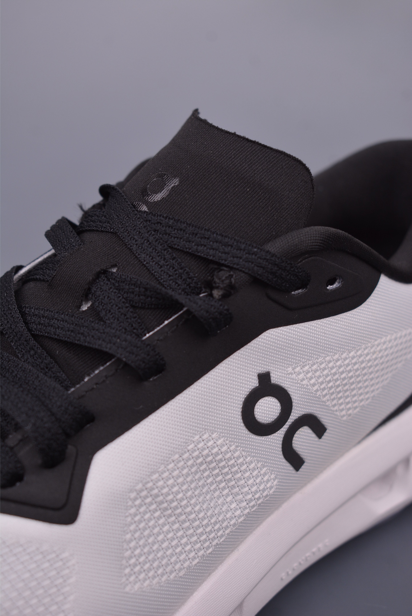 On Running Cloudtilt Loewe Inspired Outdoor Street Style Running Shoes 8 i1748386249035 7061 0 6