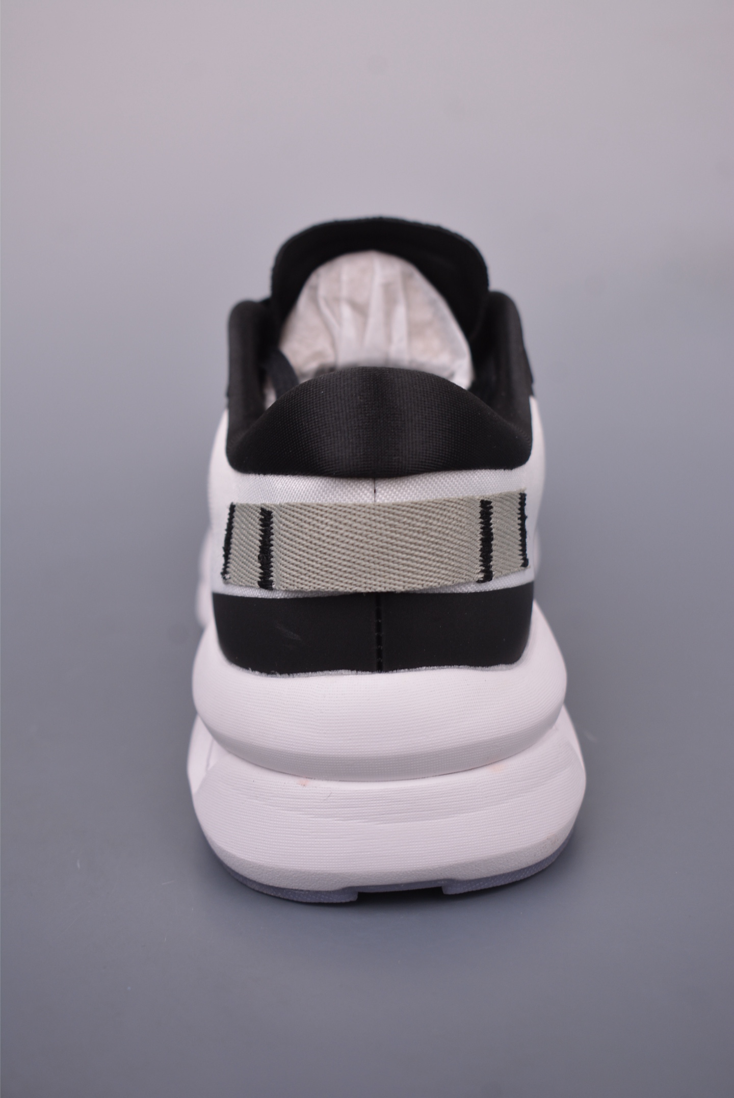 On Running Cloudtilt Loewe Inspired Outdoor Street Style Running Shoes 5 i1748386249055 9721 0 3