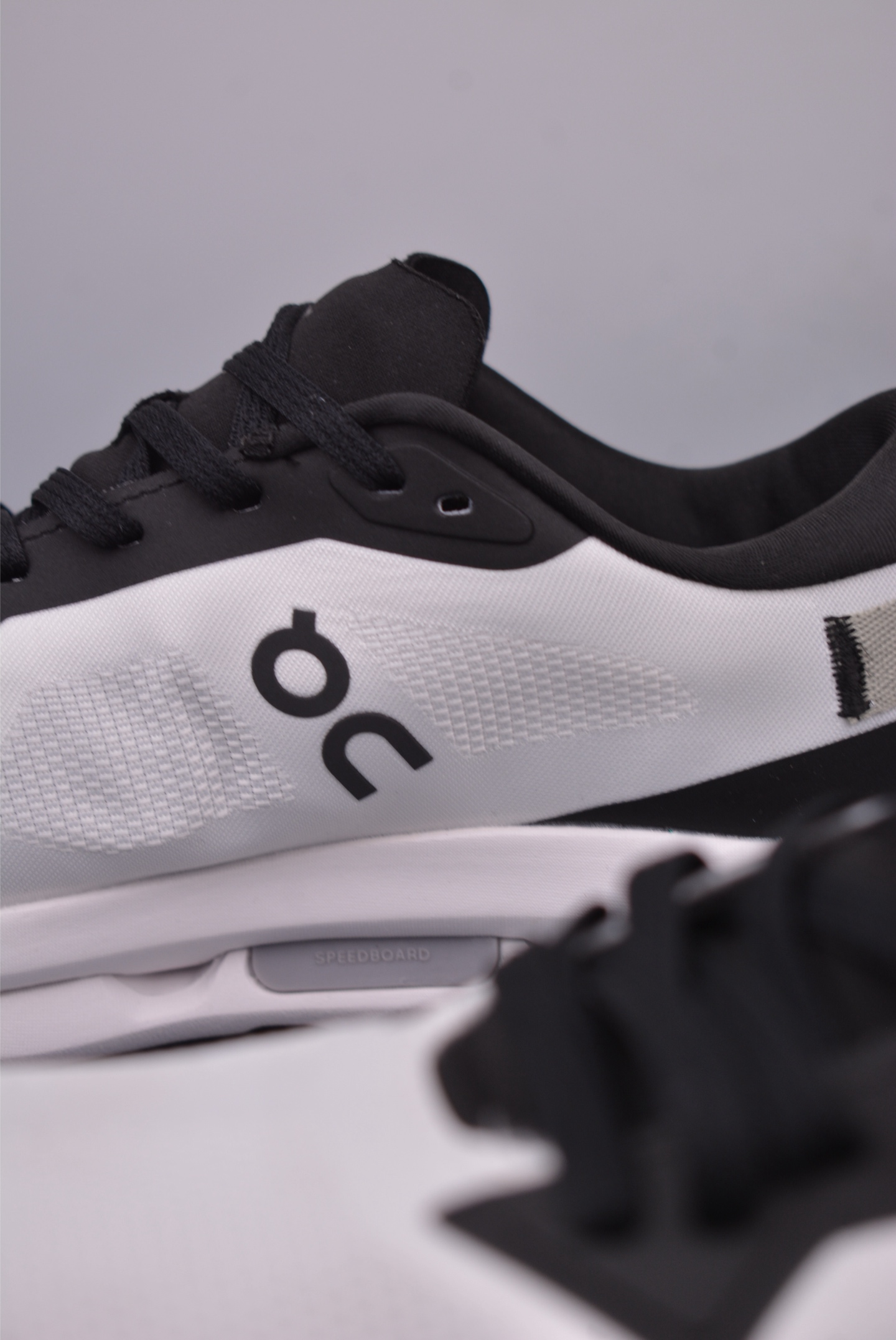 On Running Cloudtilt Loewe Inspired Outdoor Street Style Running Shoes 9 i1748386251517 7981 0 7