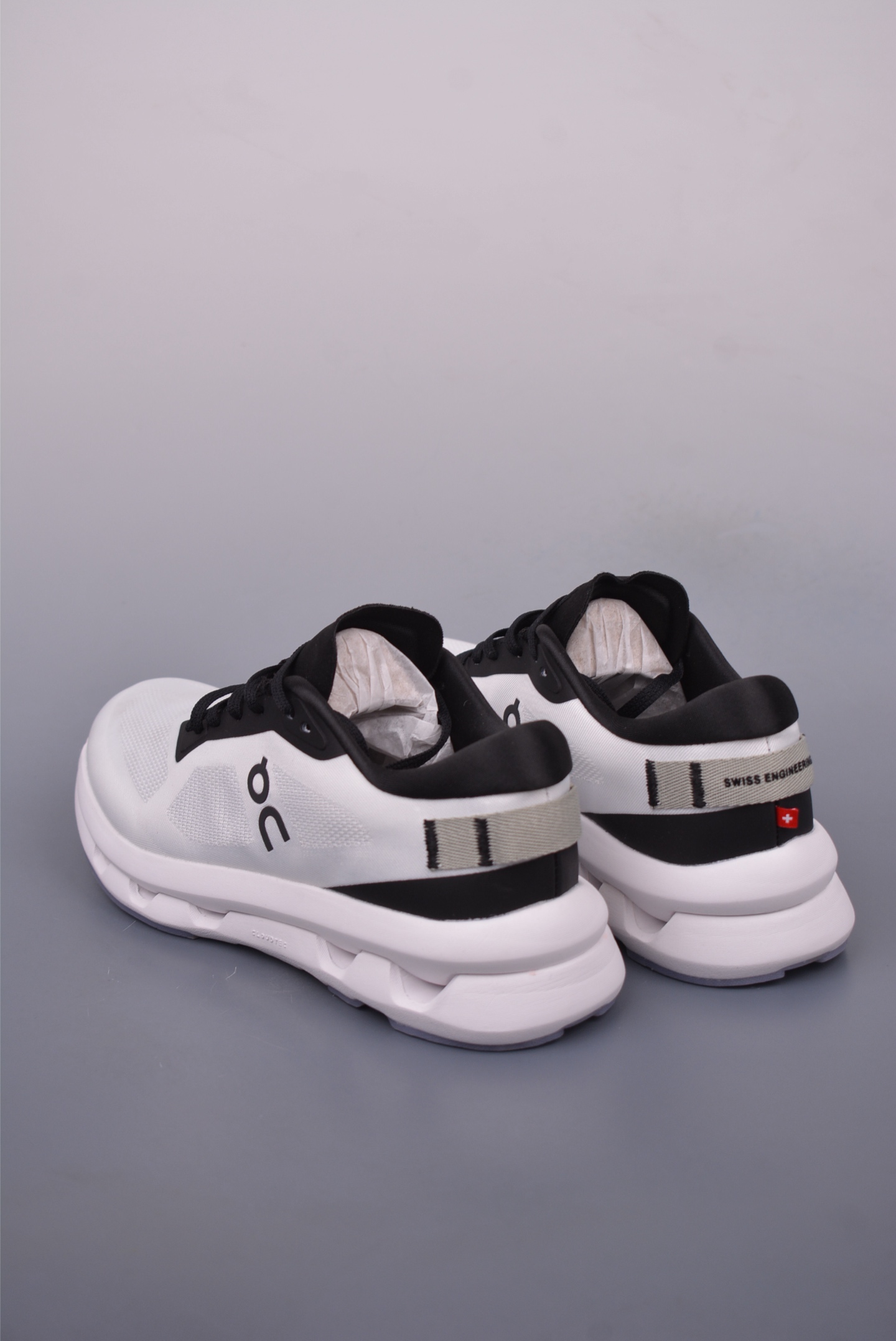 On Running Cloudtilt Loewe Inspired Outdoor Street Style Running Shoes 3 i1748386251533 1216 0 1