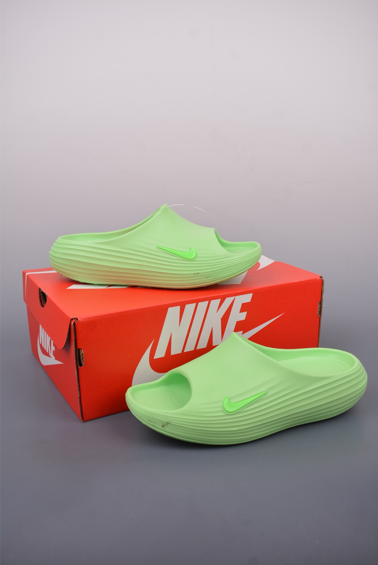 Nike ReactX Rejuven8 耐克夏日穿搭凉鞋 HV4479-700