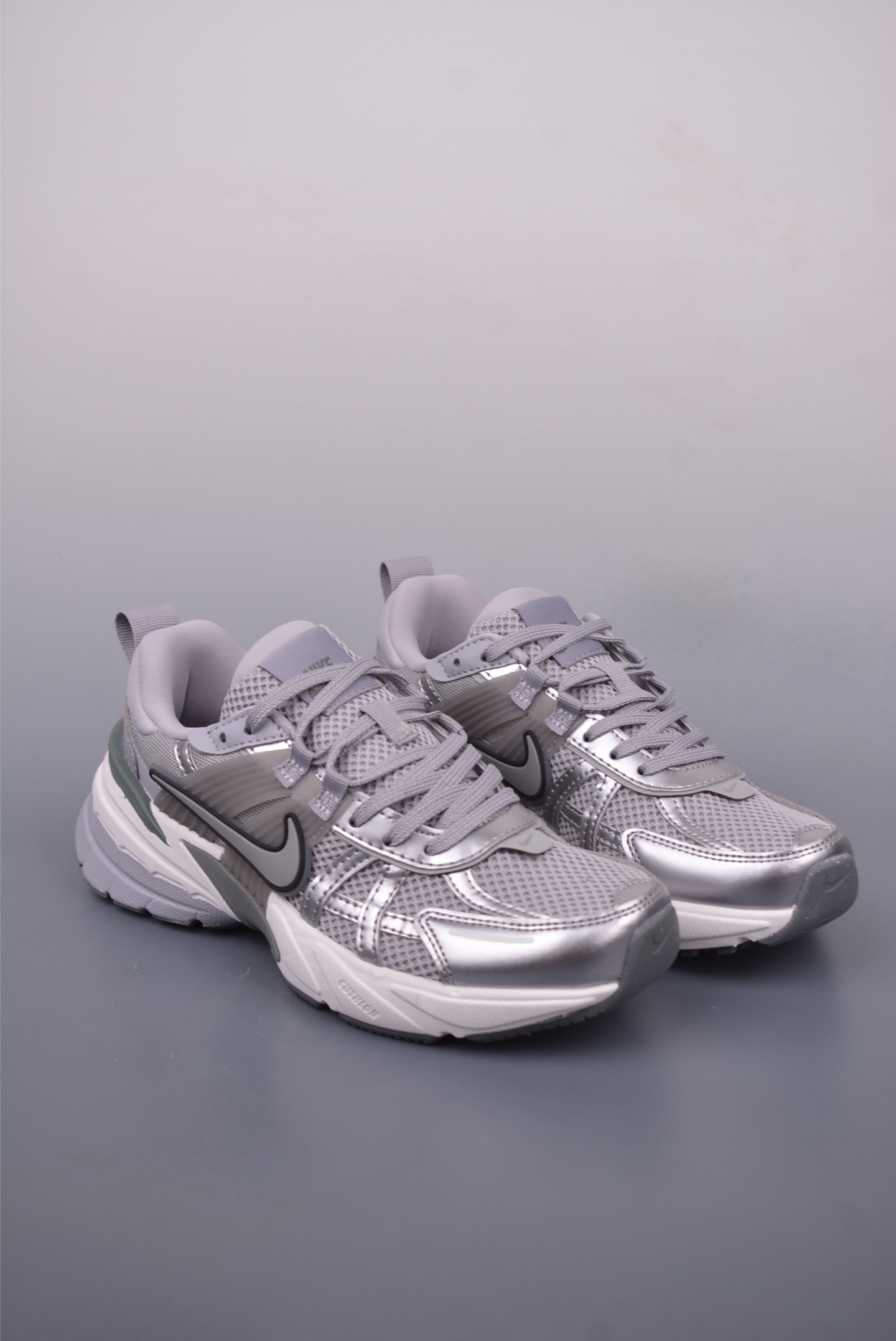 Nike V2K Runtekk Retro Low-Top Running Shoes - Cushioned, Breathable, Stylish 2 i1748467779714 4384 0 0