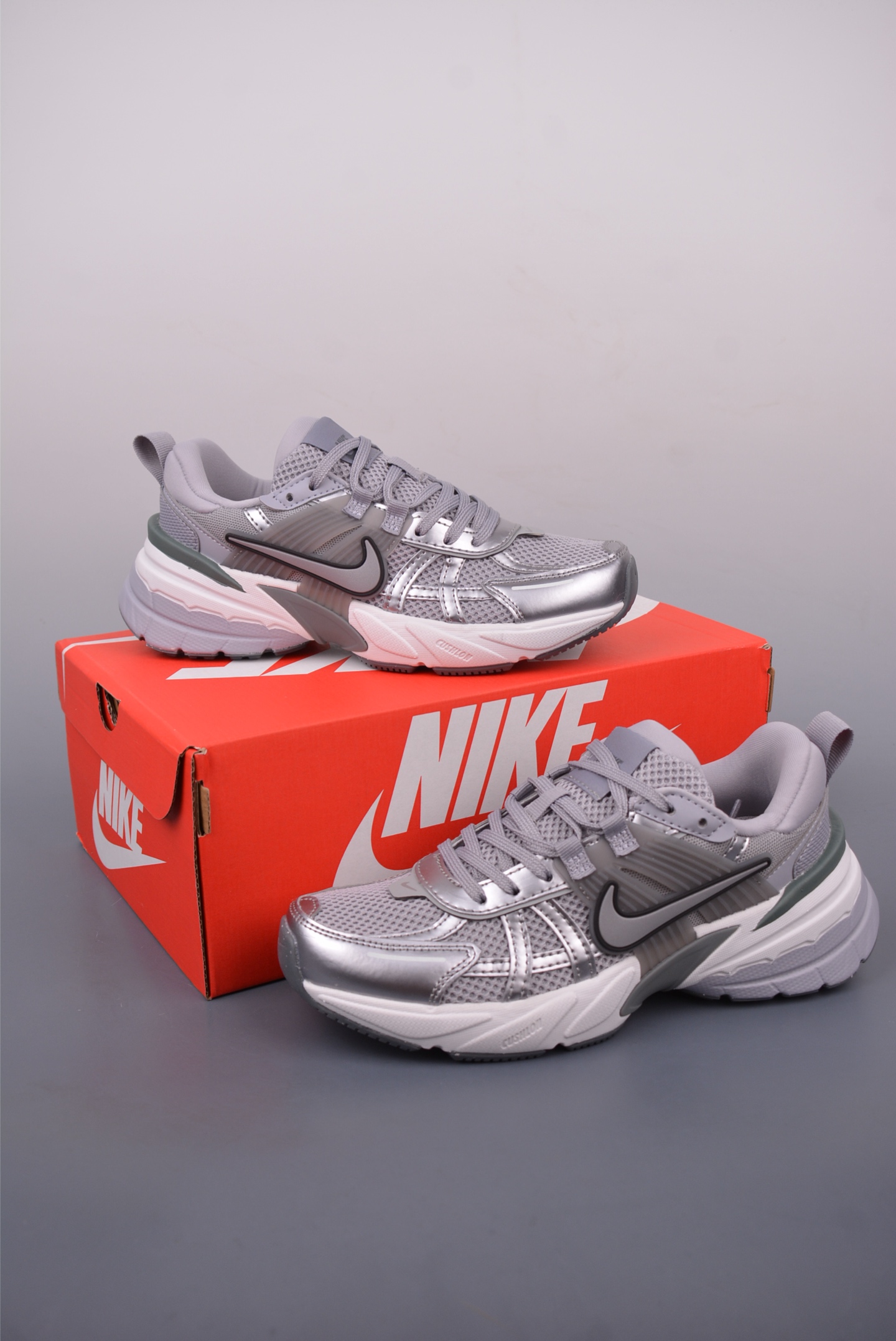 Nike V2K Runtekk Retro Low-Top Running Shoes - Cushioned, Breathable, Stylish 6 i1748467779727 511 0 4