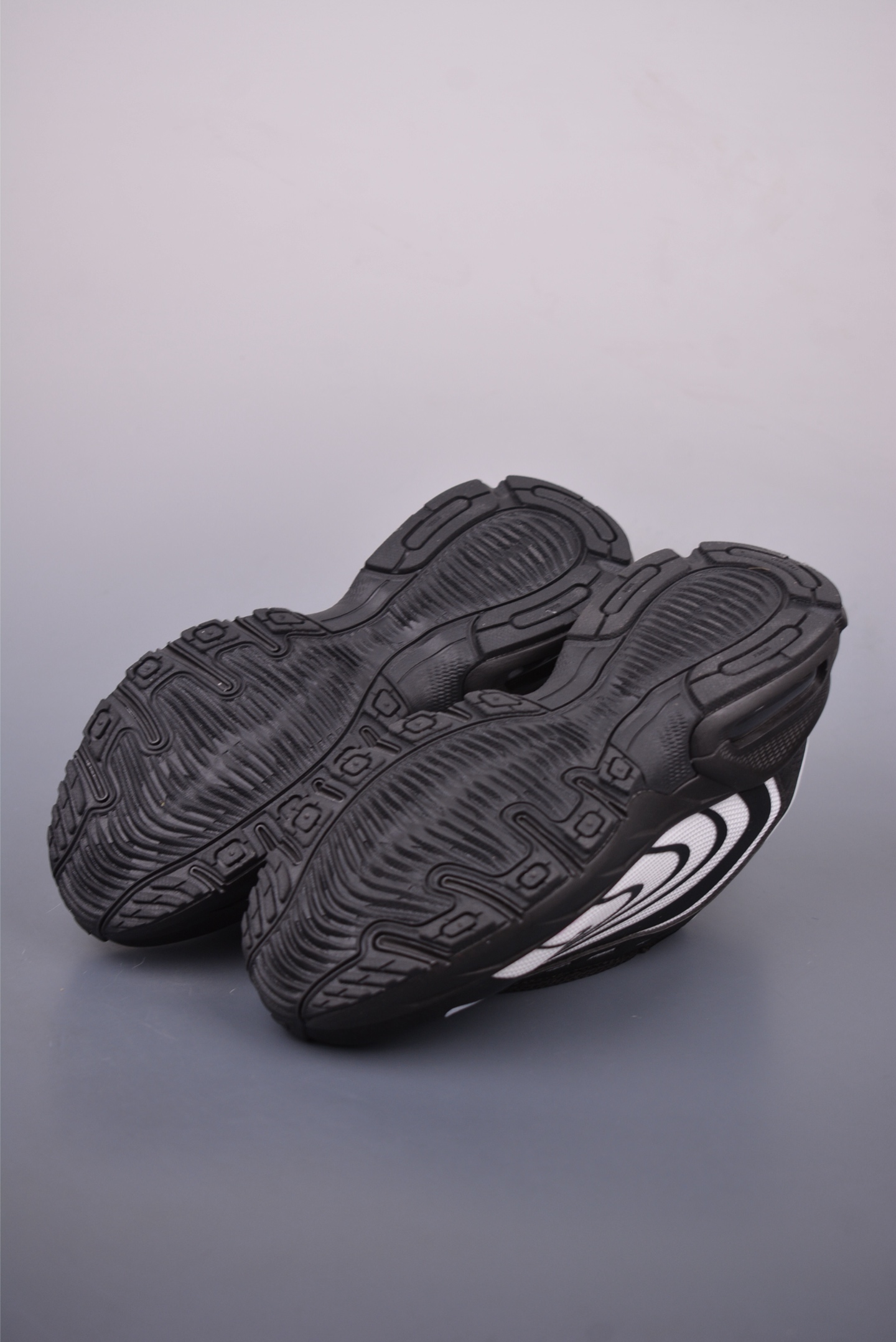 Nike Air Max Fire: Comfortable, Versatile, Retro Sneakers with Air Cushioning 3 i1748468115480 1304 0 2