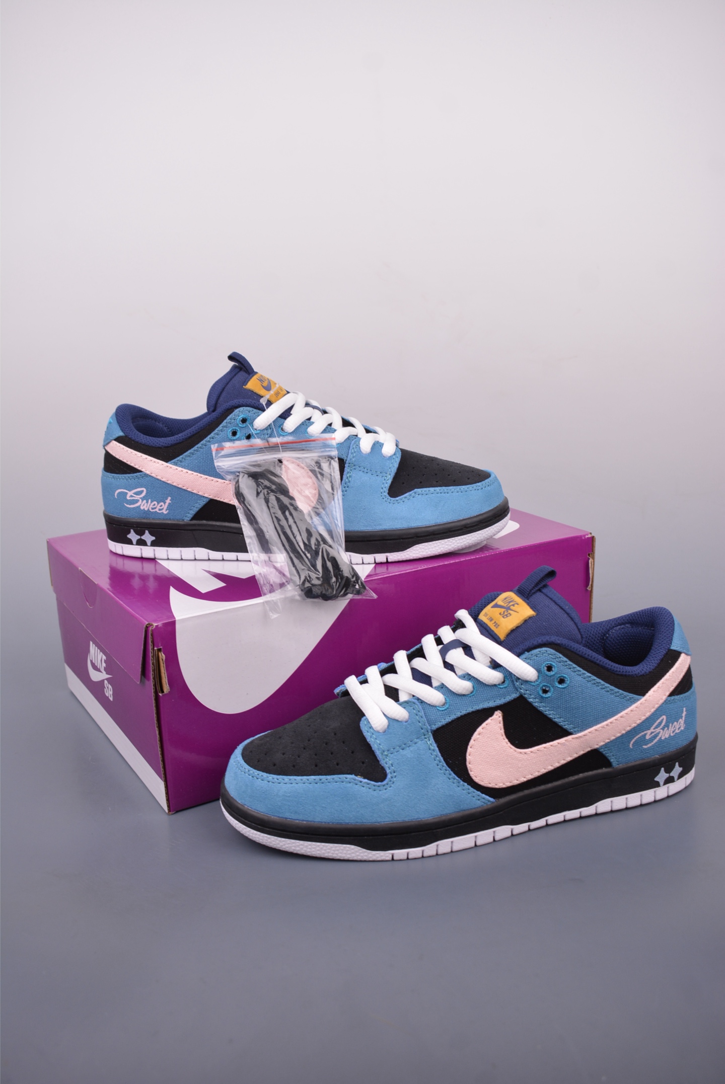 Nike SB Dunk Low Black Blue Canvas Premium Sneakers - Comfortable and Stylish 5 i1748469639711 9758 0 4