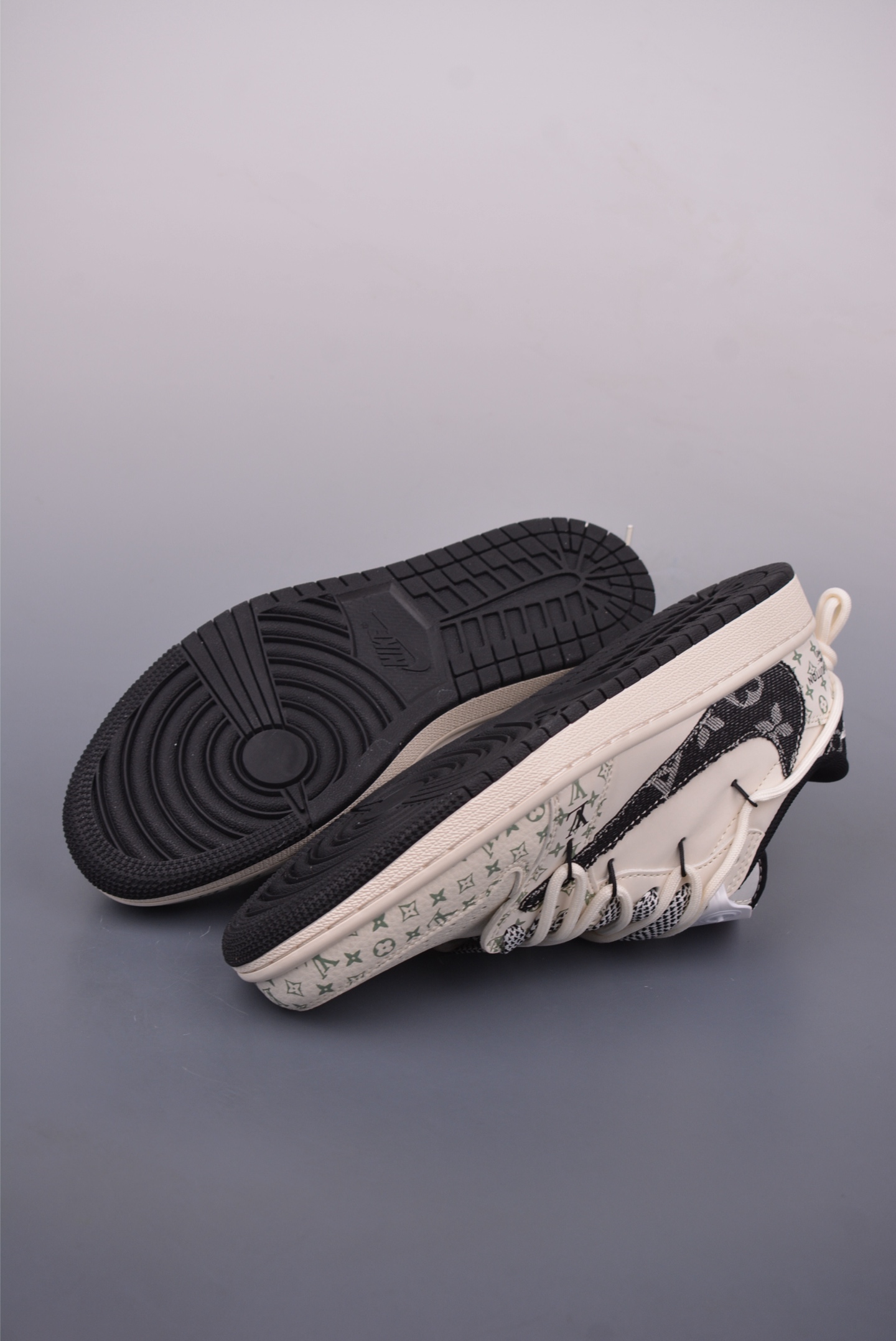 Fragment Travis Scott Louis Vuitton Air Jordan 1 Low Sneakers 4 i1748469746684 8198 0 2