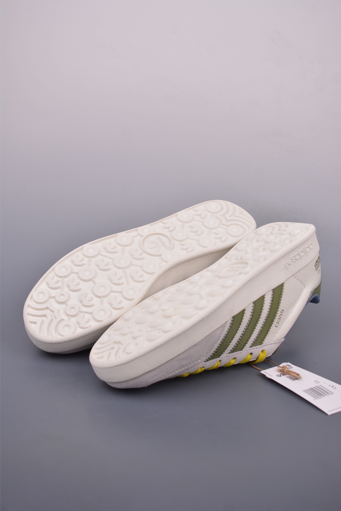 Adidas x Gucci Samba OG: Retro Style, Modern Comfort Sneakers 3 i1748473972673 3173 0 2