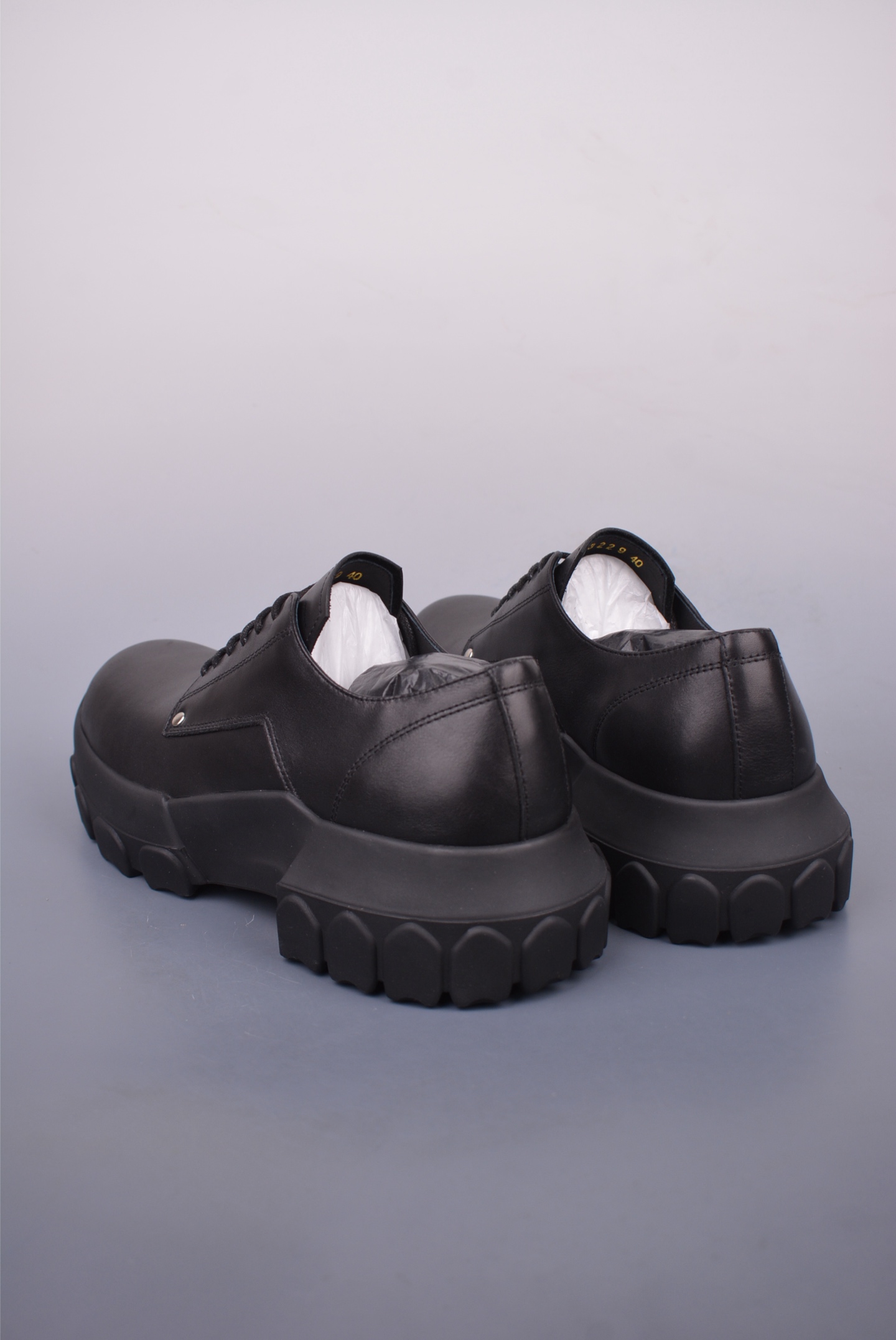 [Rick Owens Series] These BOZOTRACTORS laced boots are long below the ankles