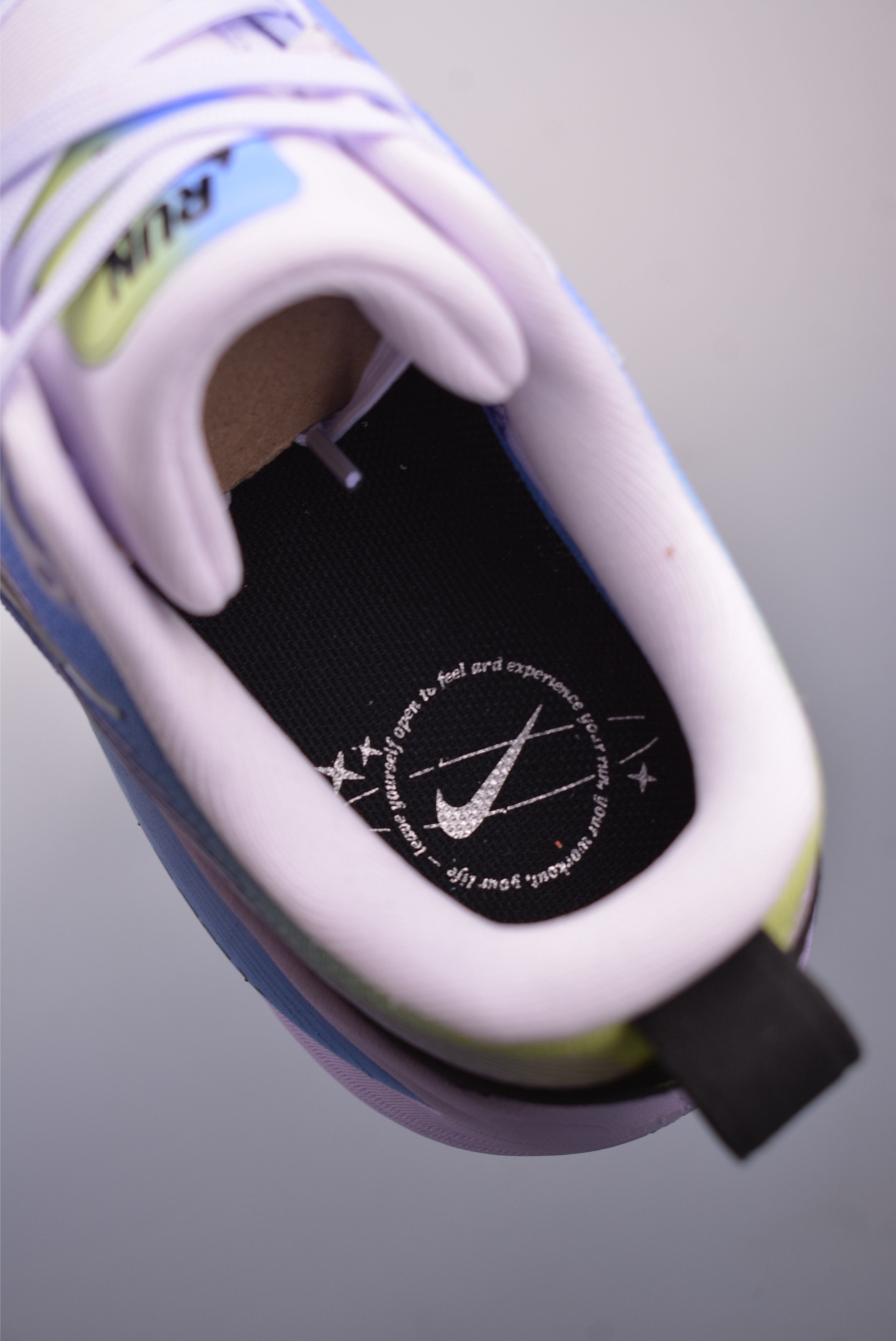 Nike Air Zoom Vomero 18 全新科技提前原鞋开发 运动跑鞋  IB5168-500