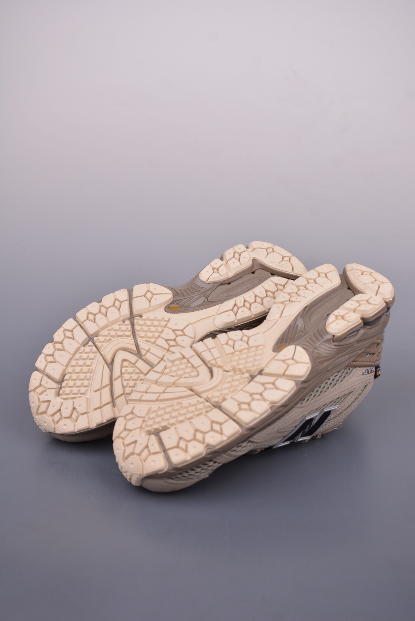 New Balance 1906R Retro Sneakers - Classic Style & Modern Comfort 3 i1748669043079 5428 0 2