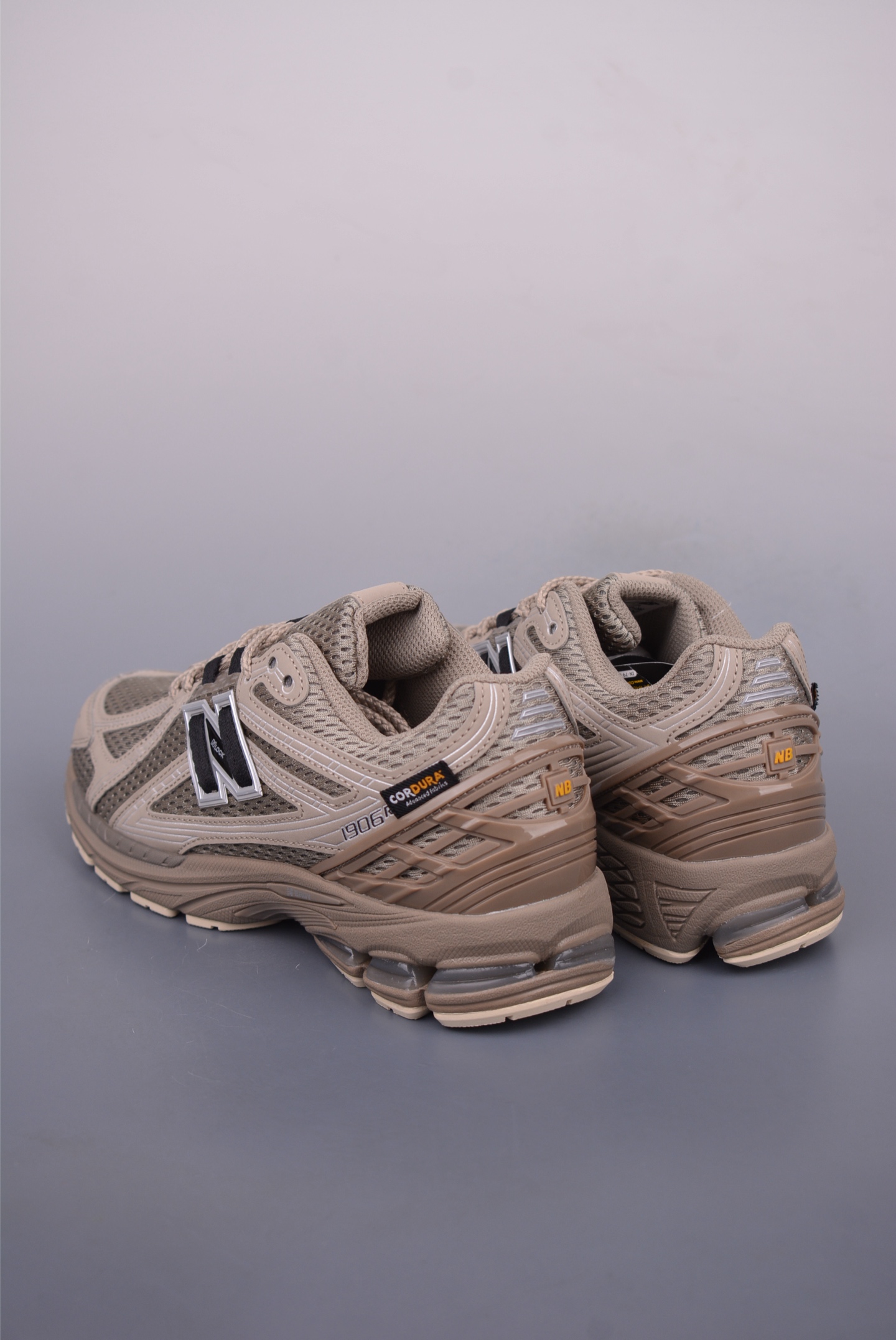 New Balance 1906R Retro Sneakers - Classic Style & Modern Comfort 2 i1748669043119 1585 0 1