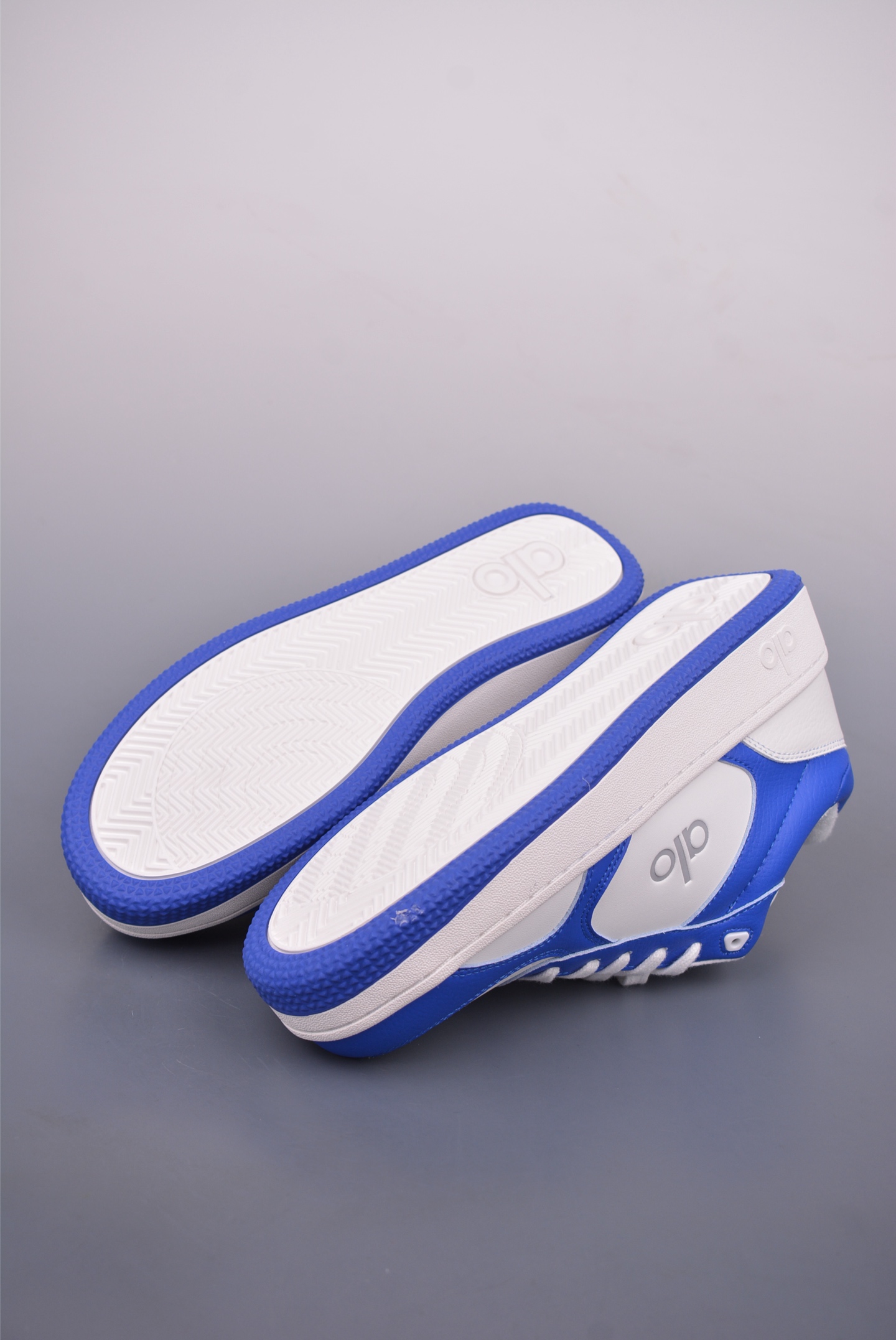 Alo Yoga Recovery Mode Sneakers - Comfortable, Durable, and Stylish Sneakers 3 i1748669571137 6700 0 2
