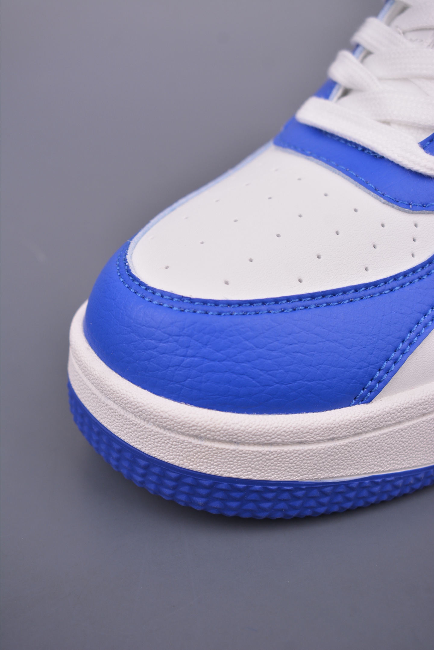 Alo Yoga Recovery Mode Sneakers - Comfortable, Durable, and Stylish Sneakers 6 i1748669583420 8288 0 5