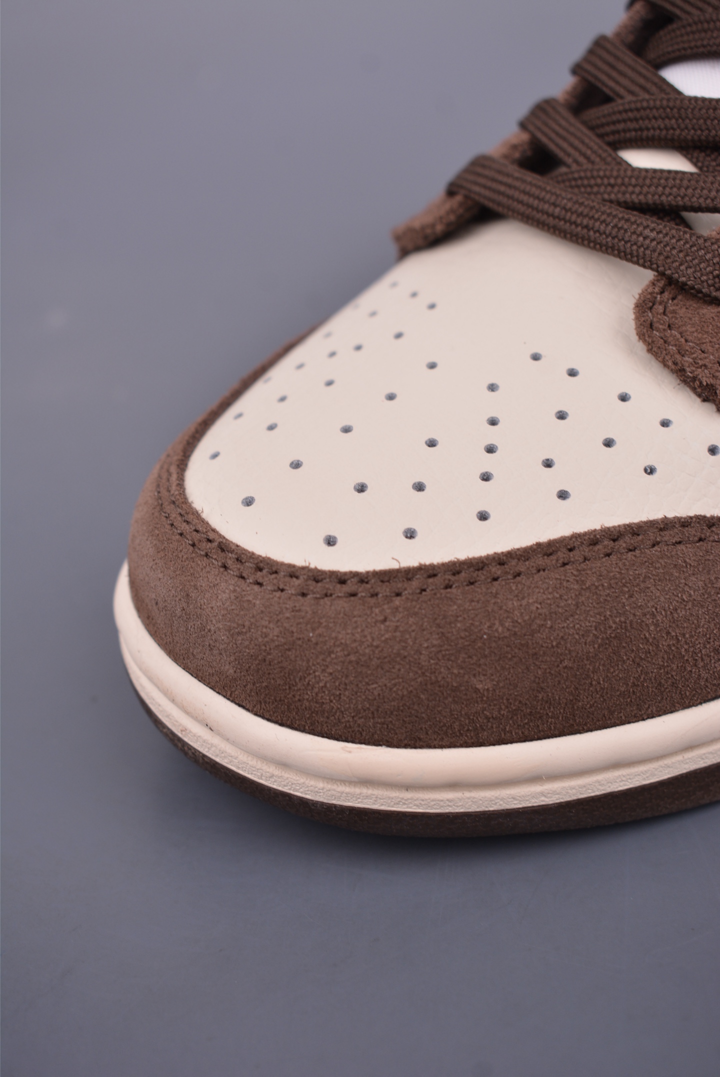 Nike SB Dunk Low Brown Premium Leather Sneakers - Comfortable & Stylish 7 i1748671837259 1420 0 5