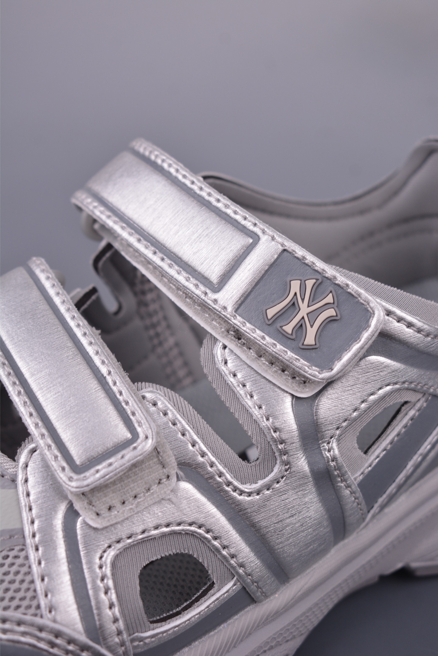 MLB Ace Runner Mary Jane Silver Platform Hook and Loop Fashion Sneakers 7 i1748681222103 4520 0 6