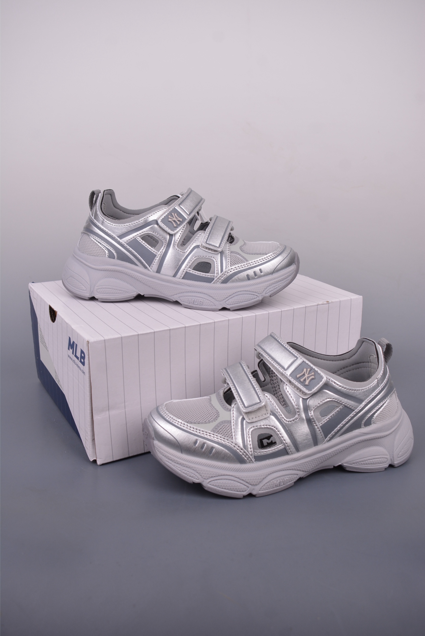 MLB Ace Runner Mary Jane Silver Platform Hook and Loop Fashion Sneakers 5 i1748681222103 8660 0 4