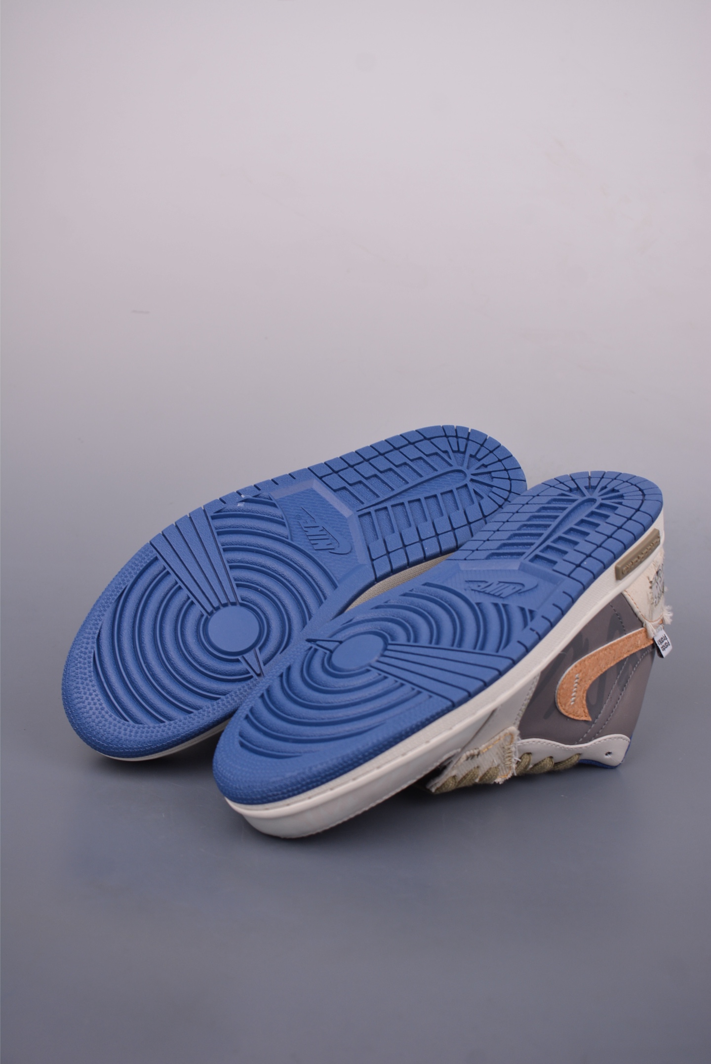 Nike Jordan Air Jordan 1 拓荒骑士 棕灰  553558-414