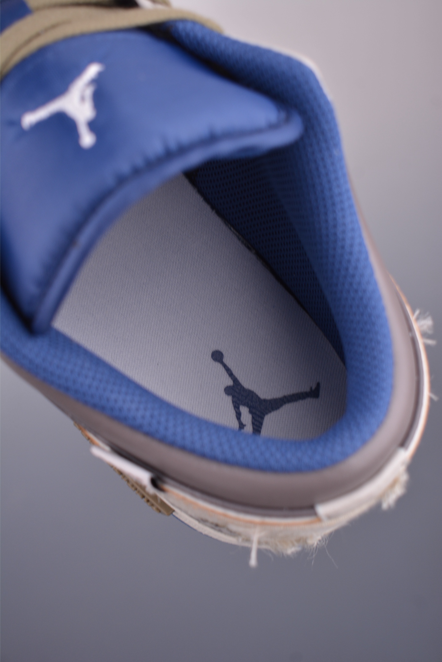 Nike Jordan Air Jordan 1 拓荒骑士 棕灰  553558-414