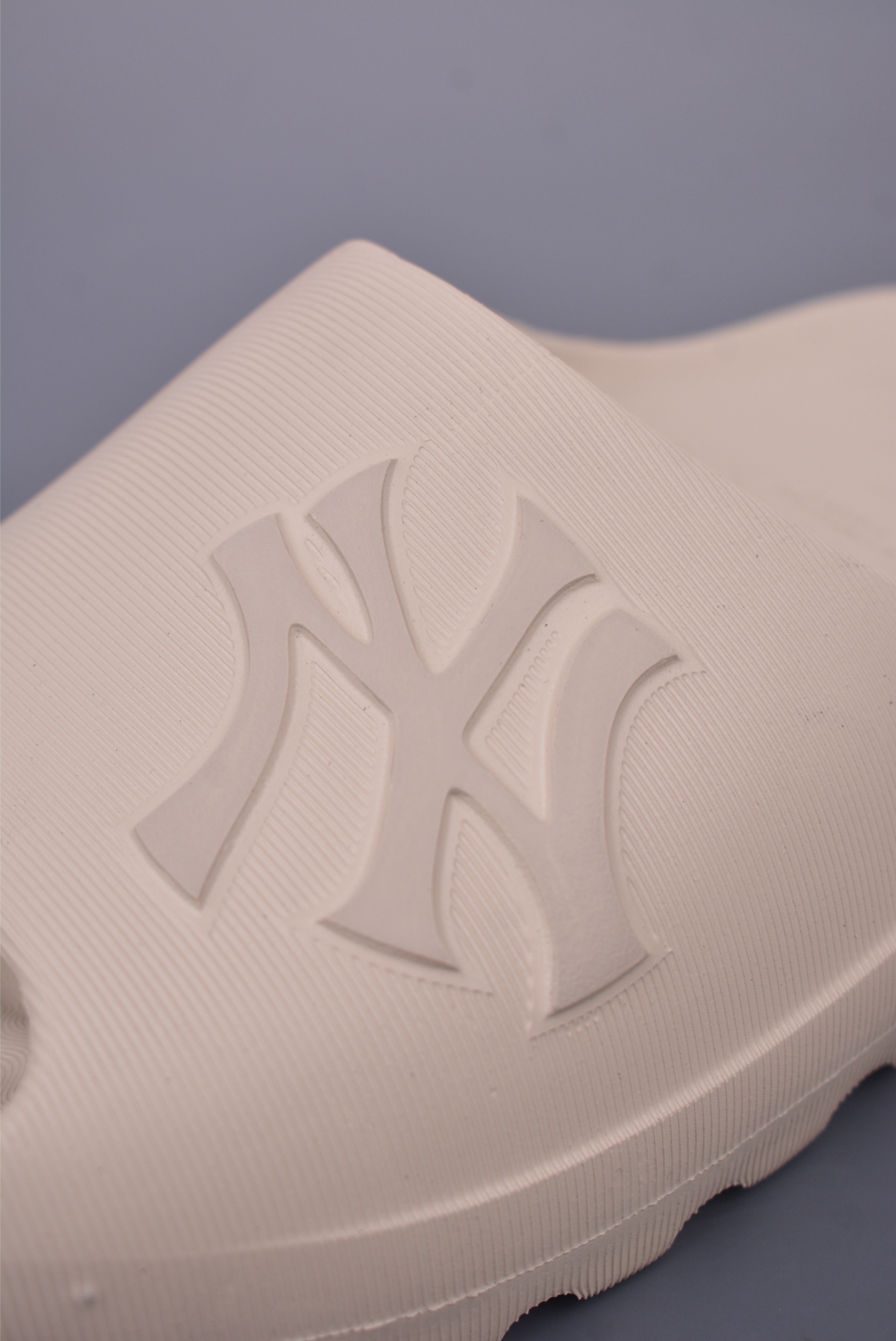 NY美国榄球洋基队限定 x 韩国限定MLB MLB 夏季单品 韩国代购品质 MLB 拖鞋-Chinese UA Cheap High Quatity Brand Clothes Bags handbags Sneakers wholesale wholesaler seller from China Factory suppliers Fashion Clothing Shoes best Quality Beautiful Price NY美国榄球洋基队限定 x 韩国限定MLB MLB 夏季单品 韩国代购品质 MLB 拖鞋