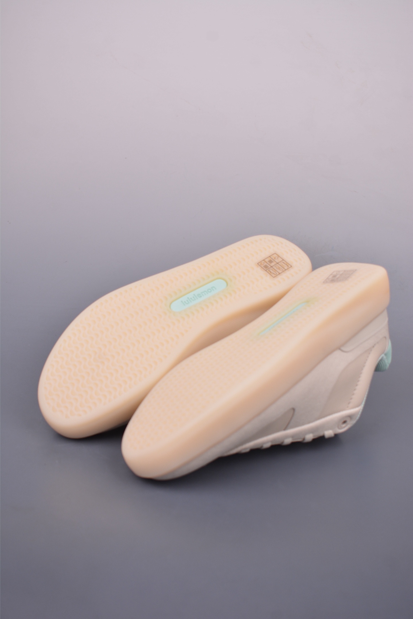 国际瑜伽服装运动品牌 广东纯原版本 露露乐蒙/Lululemon W Cityverse Low 城市律动系列低帮健身训练透气休闲运动板鞋  LW9FFIS