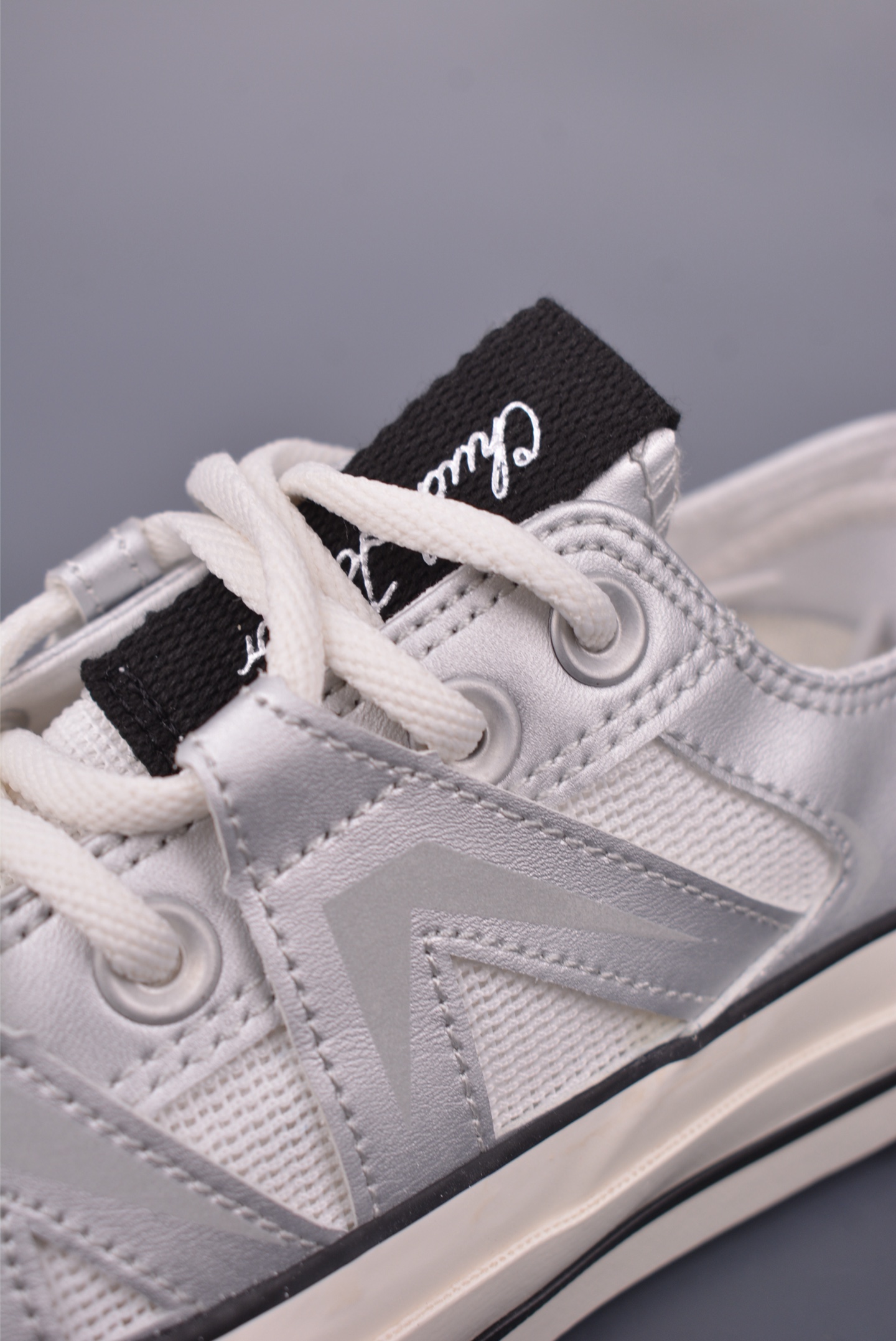 Converse Chuck 1970s 未来银 匡威官方新款 银白光泽邂逅潮流型格 A15187C 高帮 A15188C 低帮-Chinese UA Cheap High Quatity Brand Clothes Bags handbags Sneakers wholesale wholesaler seller from China Factory suppliers Fashion Clothing Shoes best Quality Beautiful Price Converse Chuck 1970s 未来银 匡威官方新款 银白光泽邂逅潮流型格 A15187C 高帮 A15188C 低帮