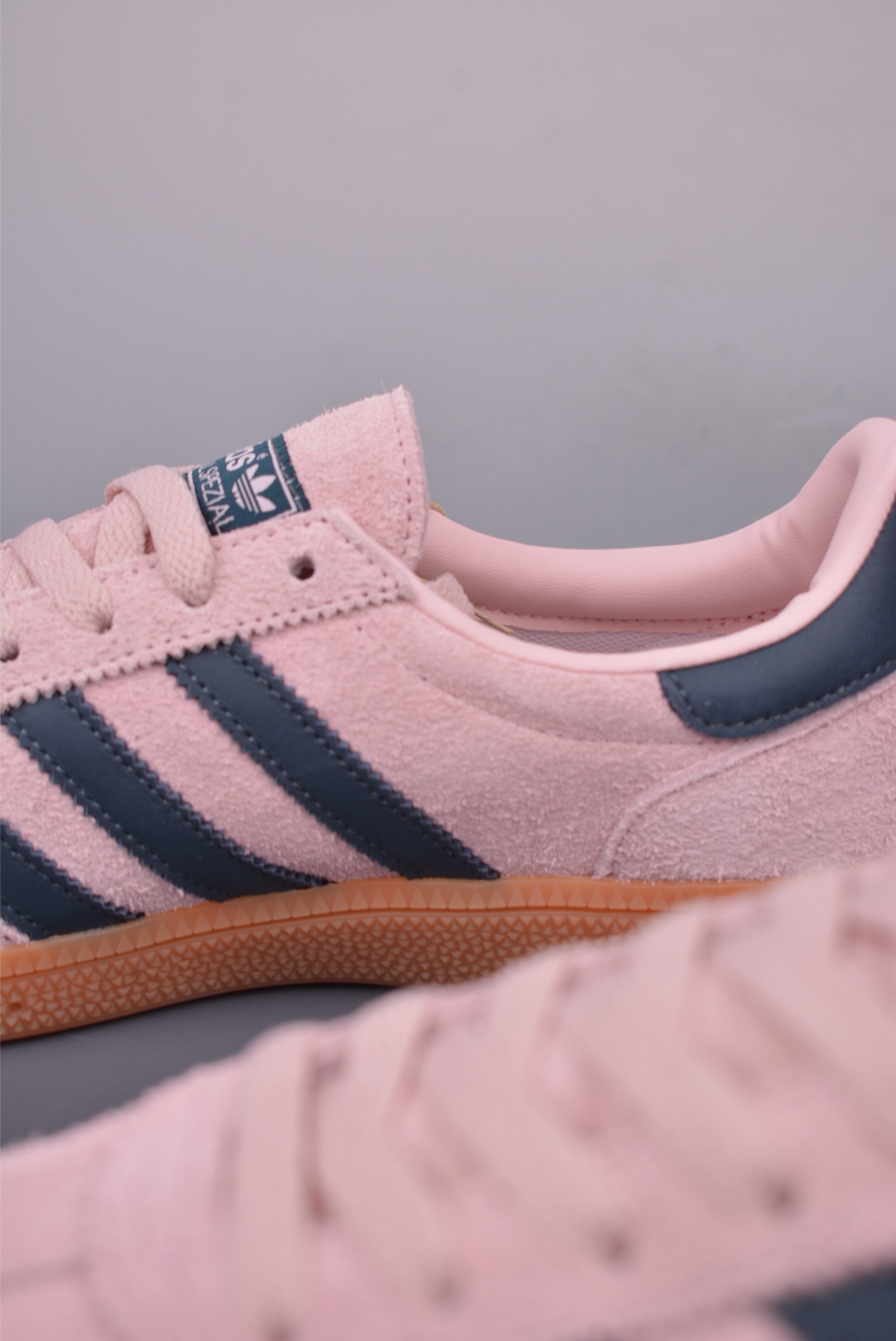 Adidas Handball Spezial 阿迪达斯经典款 复古休闲板鞋 IF6561-Chinese UA Cheap High Quatity Brand Clothes Bags handbags Sneakers wholesale wholesaler seller from China Factory suppliers Fashion Clothing Shoes best Quality Beautiful Price Adidas Handball Spezial 阿迪达斯经典款 复古休闲板鞋 IF6561