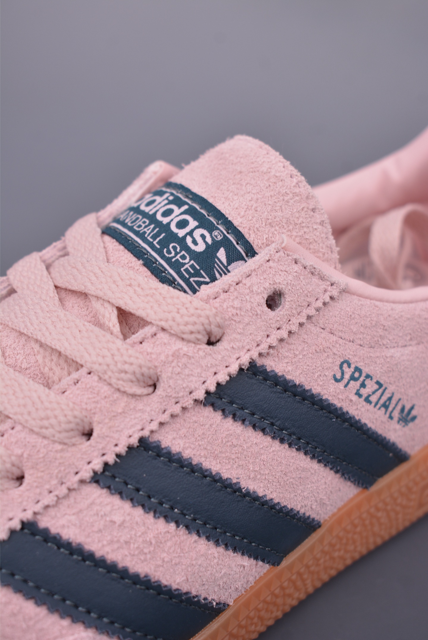 Adidas Handball Spezial 阿迪达斯经典款 复古休闲板鞋 IF6561-Chinese UA Cheap High Quatity Brand Clothes Bags handbags Sneakers wholesale wholesaler seller from China Factory suppliers Fashion Clothing Shoes best Quality Beautiful Price Adidas Handball Spezial 阿迪达斯经典款 复古休闲板鞋 IF6561