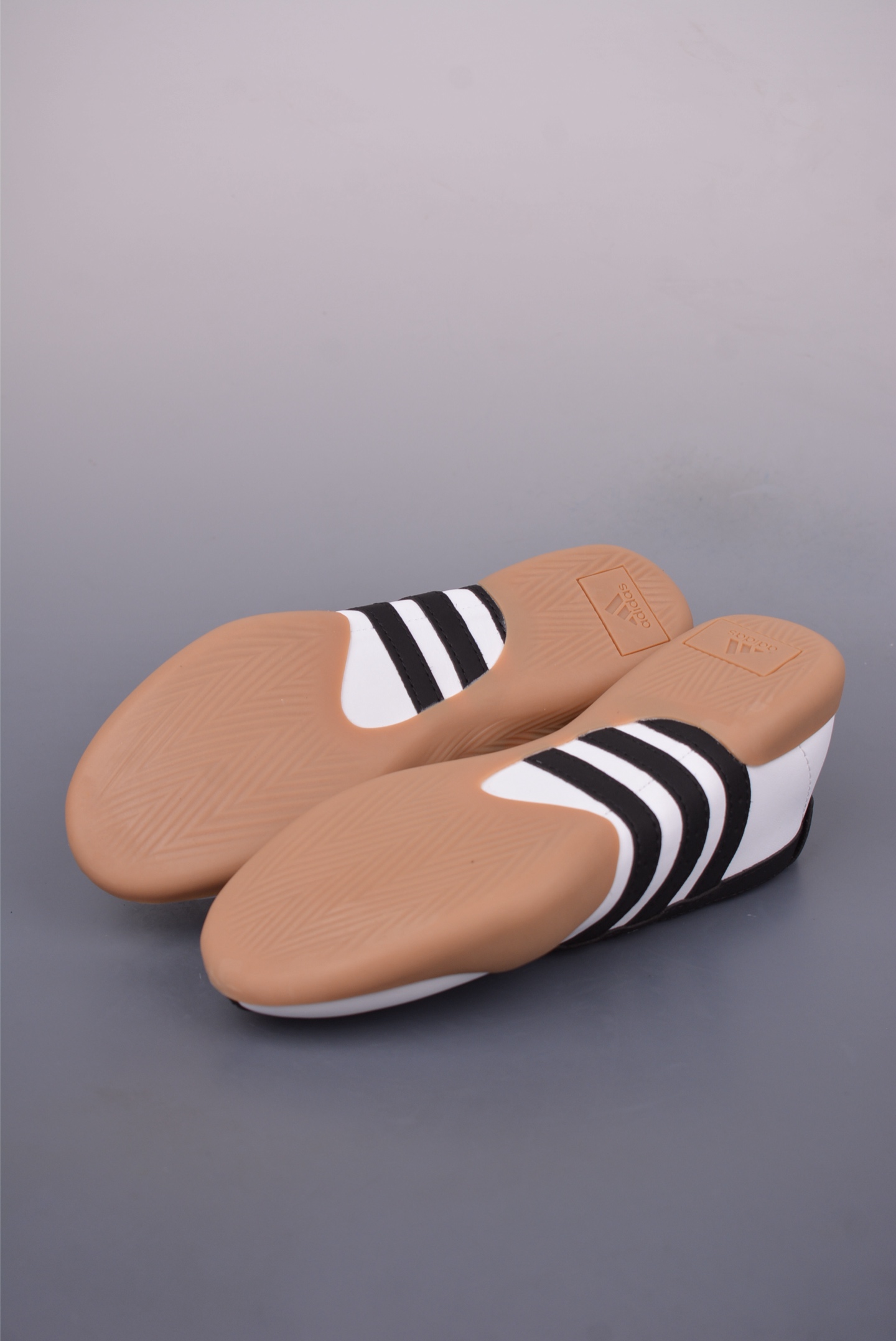 adidas TAEKWONDO MEI W OFF 芭蕾风运动鞋  JR7030