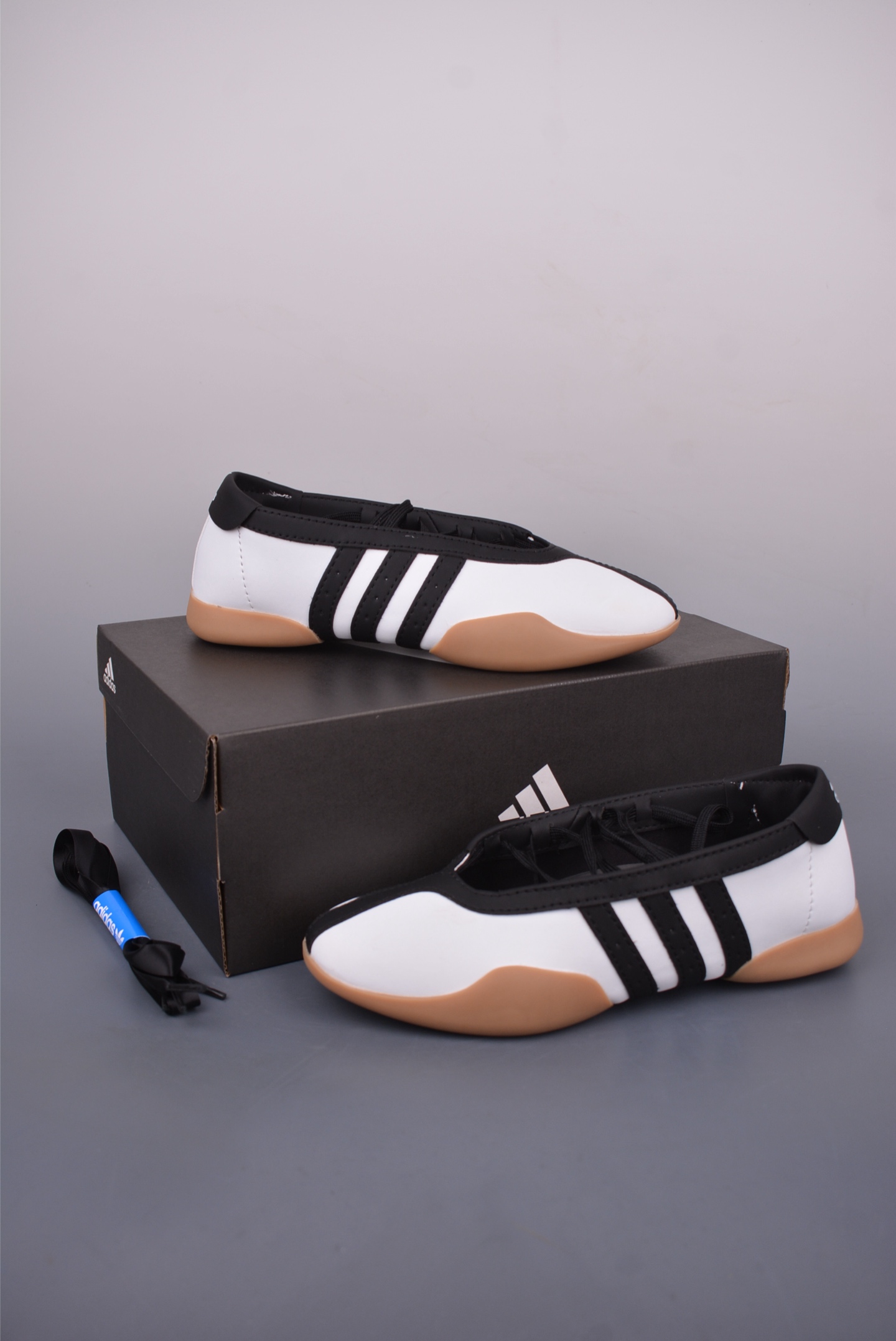 adidas TAEKWONDO MEI W OFF 芭蕾风运动鞋  JR7030