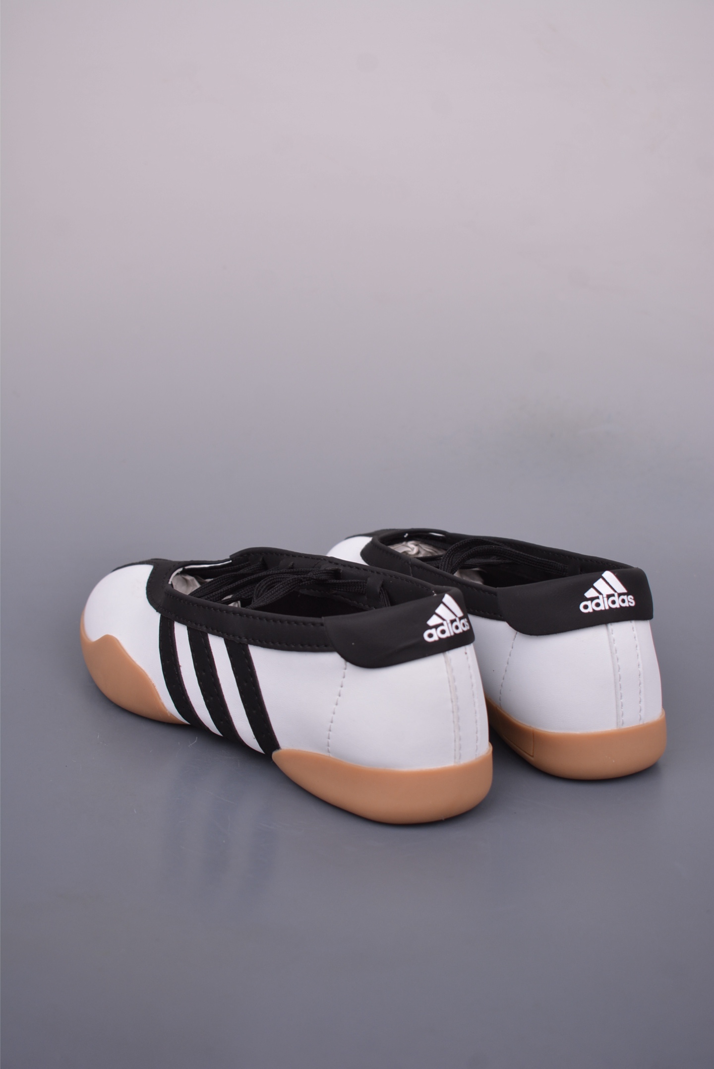 adidas TAEKWONDO MEI W OFF 芭蕾风运动鞋  JR7030