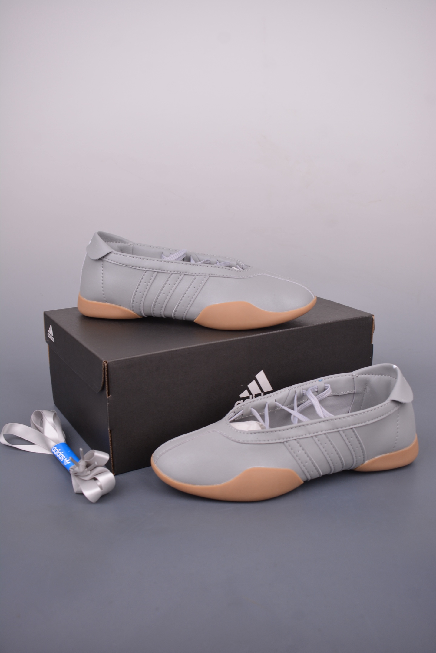 adidas TAEKWONDO MEI W OFF 芭蕾风运动鞋  JR7032