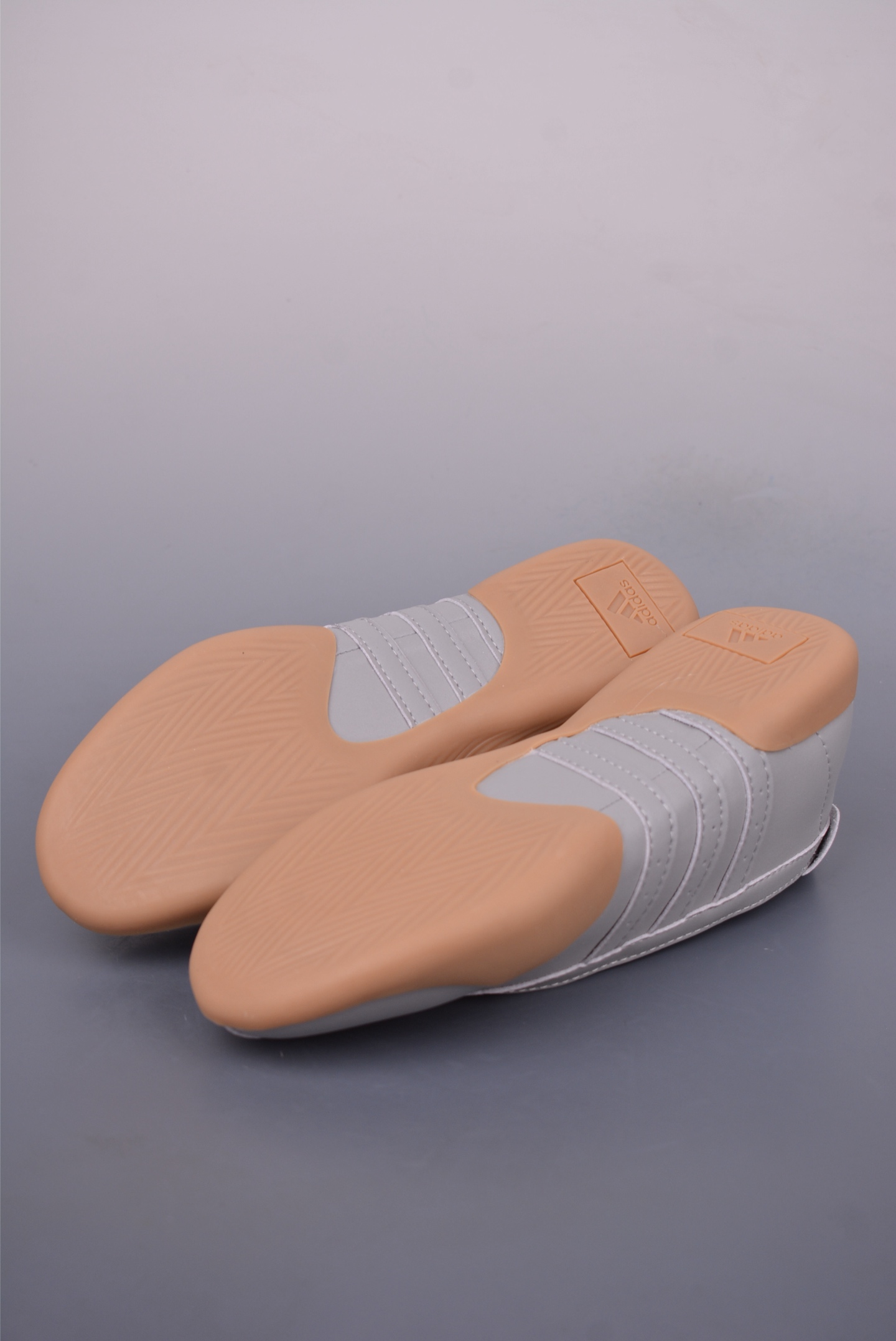 adidas TAEKWONDO MEI W OFF 芭蕾风运动鞋  JR7032