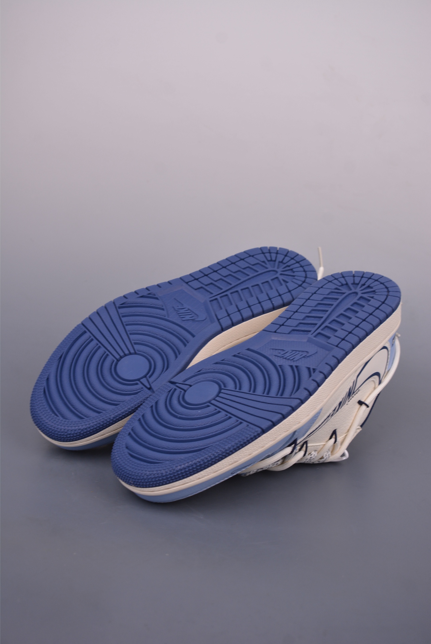 Fragment x Travis Scott x Supreme Air Jordan 1 Low 三方联名倒钩  DM6868-106