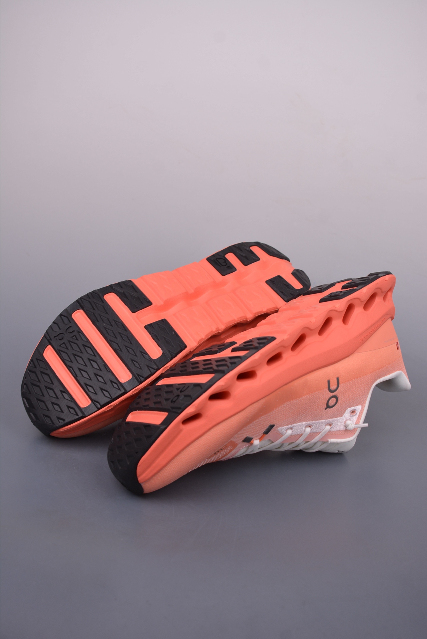 On Running Cloudtilt Loewe Inspired Outdoor Street Style Running Shoes 3 i1748978879000 1472 0 2