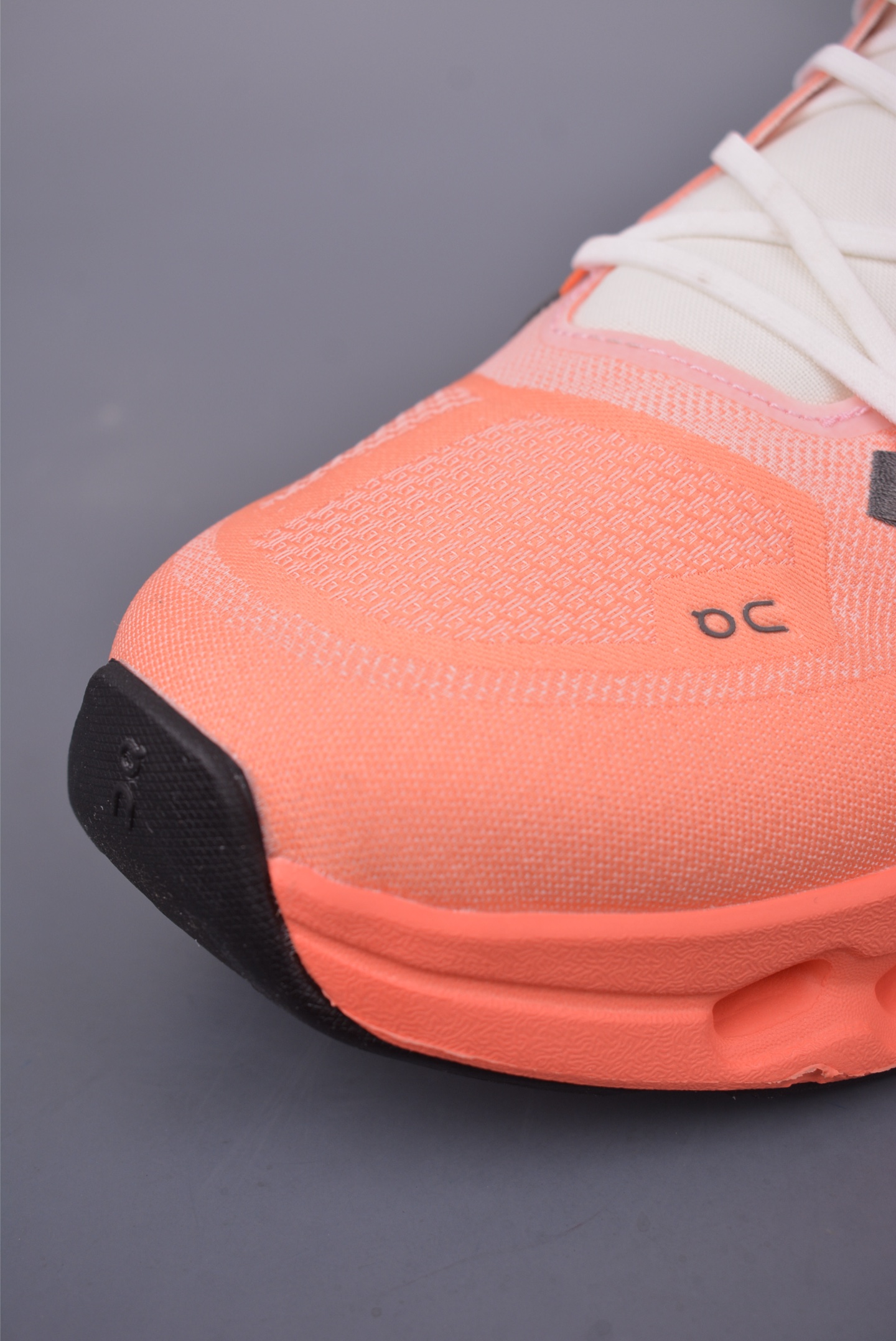 On Running Cloudtilt Loewe Inspired Outdoor Street Style Running Shoes 6 i1748978881077 9366 0 5