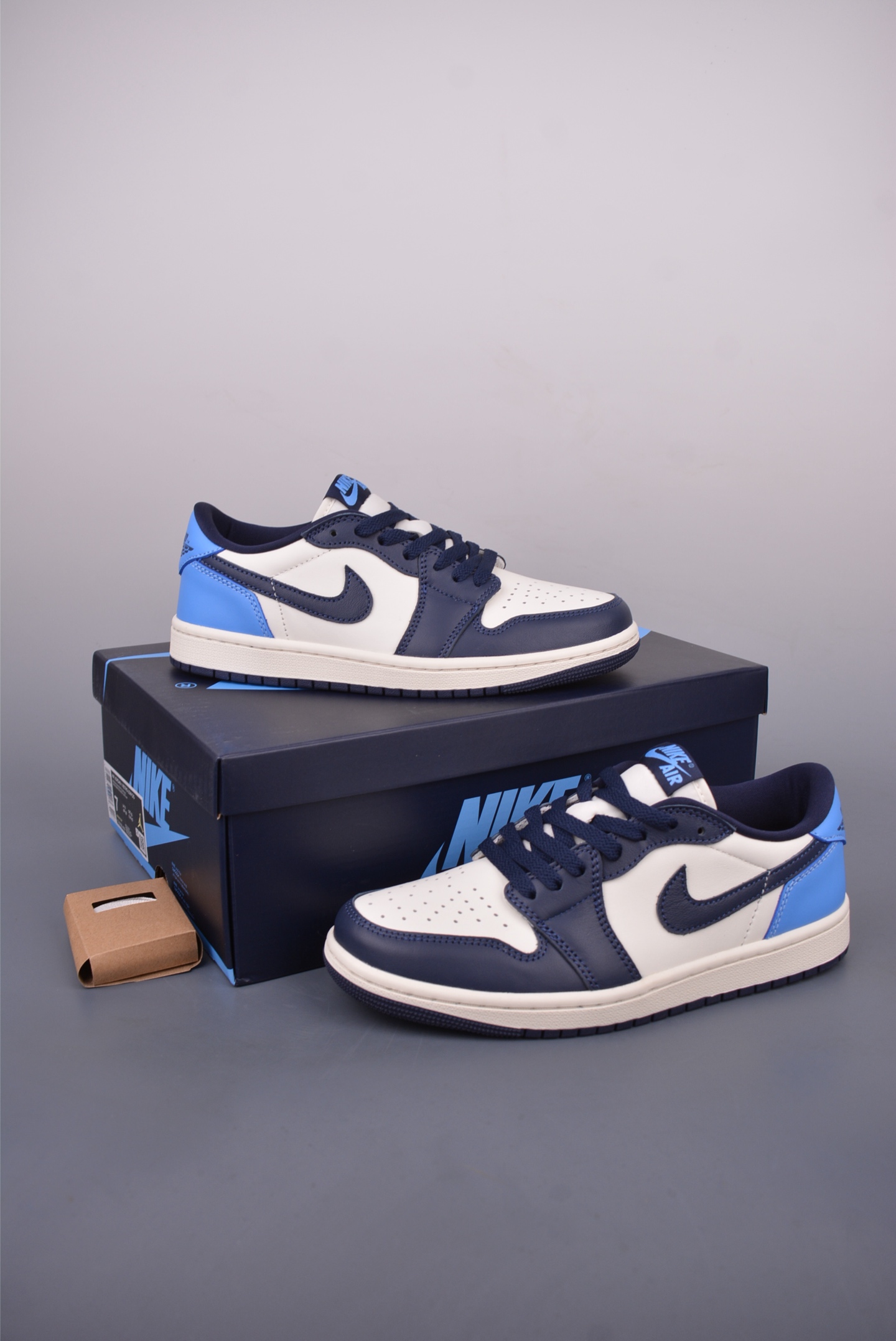 原装裸鞋级 市面最高工艺产物 Air Jordan 1 Low黑白蓝 CZ0790-400-Chinese UA Cheap High Quatity Brand Clothes Bags handbags Sneakers wholesale wholesaler seller from China Factory suppliers Fashion Clothing Shoes best Quality Beautiful Price 原装裸鞋级 市面最高工艺产物 Air Jordan 1 Low黑白蓝 CZ0790-400