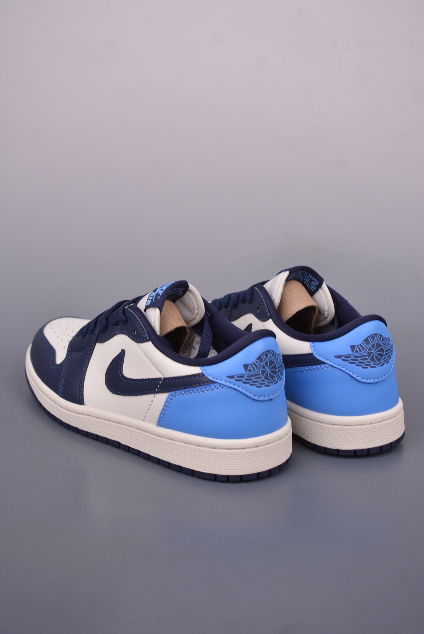 原装裸鞋级 市面最高工艺产物 Air Jordan 1 Low黑白蓝 CZ0790-400-Chinese UA Cheap High Quatity Brand Clothes Bags handbags Sneakers wholesale wholesaler seller from China Factory suppliers Fashion Clothing Shoes best Quality Beautiful Price 原装裸鞋级 市面最高工艺产物 Air Jordan 1 Low黑白蓝 CZ0790-400