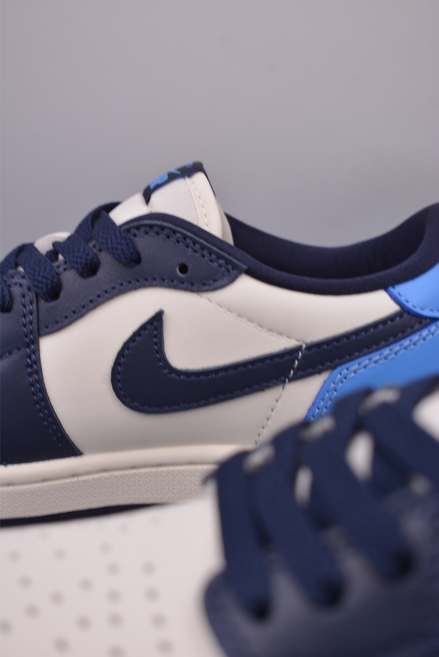 原装裸鞋级 市面最高工艺产物 Air Jordan 1 Low黑白蓝 CZ0790-400-Chinese UA Cheap High Quatity Brand Clothes Bags handbags Sneakers wholesale wholesaler seller from China Factory suppliers Fashion Clothing Shoes best Quality Beautiful Price 原装裸鞋级 市面最高工艺产物 Air Jordan 1 Low黑白蓝 CZ0790-400