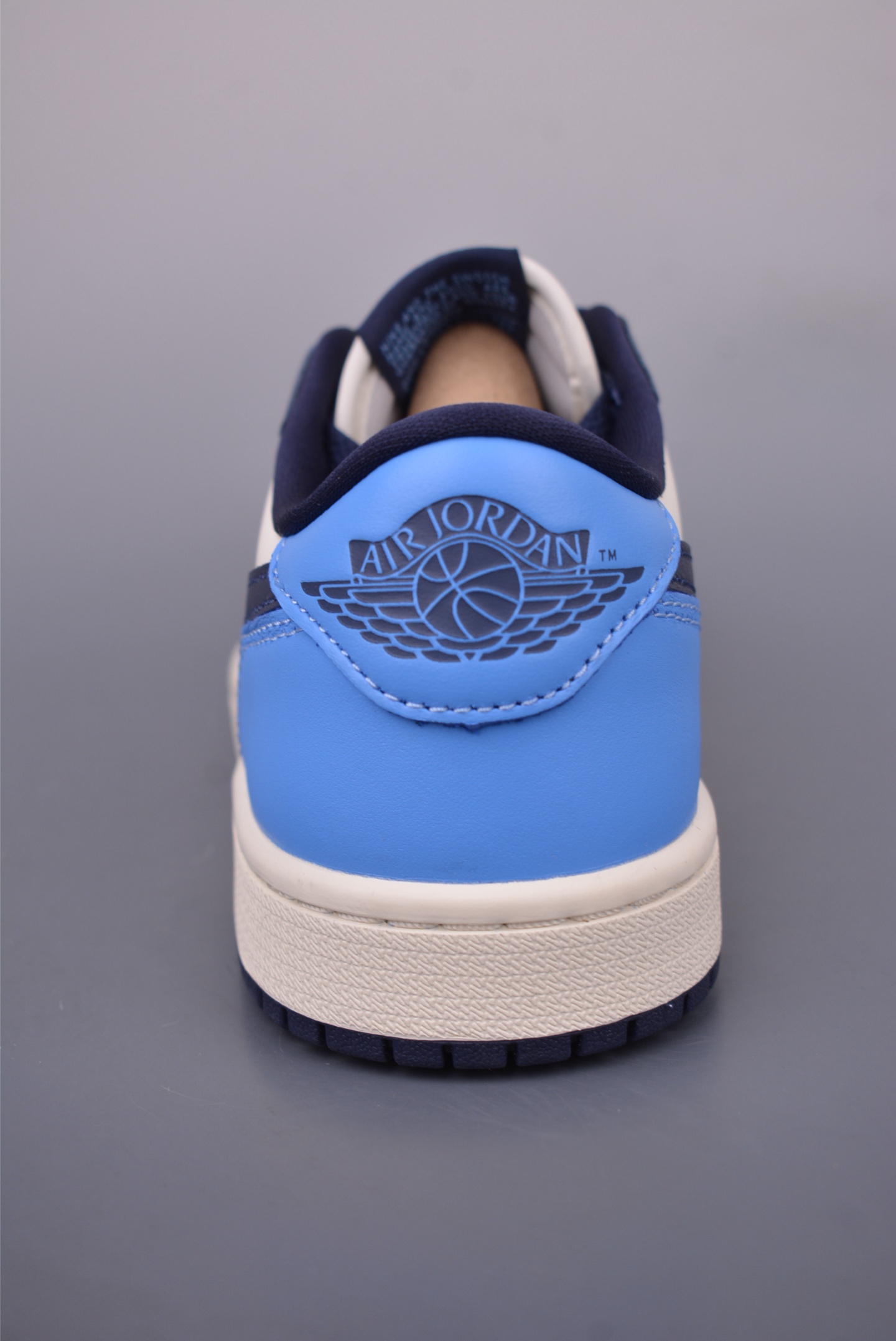 原装裸鞋级 市面最高工艺产物 Air Jordan 1 Low黑白蓝 CZ0790-400-Chinese UA Cheap High Quatity Brand Clothes Bags handbags Sneakers wholesale wholesaler seller from China Factory suppliers Fashion Clothing Shoes best Quality Beautiful Price 原装裸鞋级 市面最高工艺产物 Air Jordan 1 Low黑白蓝 CZ0790-400