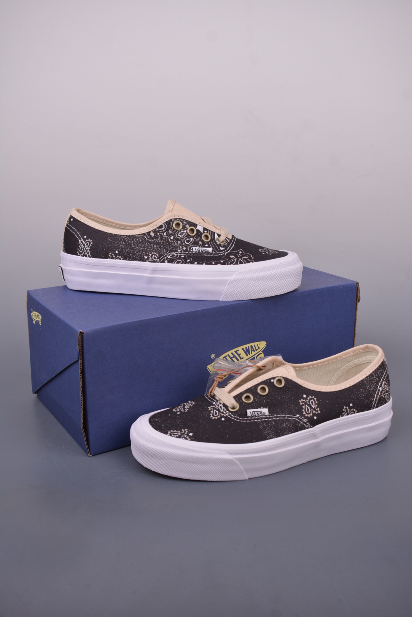 Vans Authentic 44 DX Paisley Canvas Sneakers - Black/White, Unisex Sizes 6 i1748979664794 5462 0 4