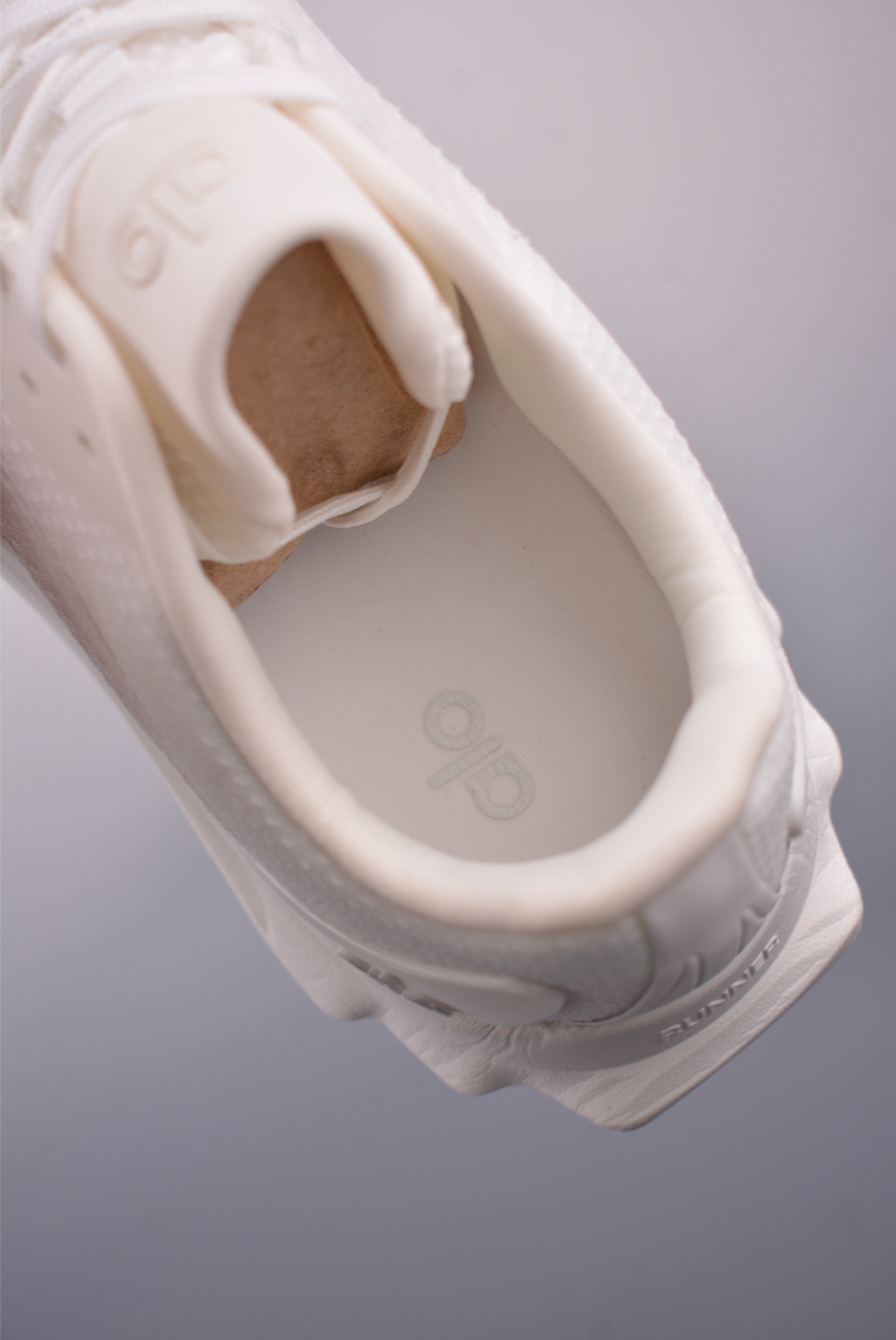 Alo Runner Mode Sneakers - Comfortable, Minimalist Design, Anti-Slip, Durable 10 i1748979831189 7833 0 8