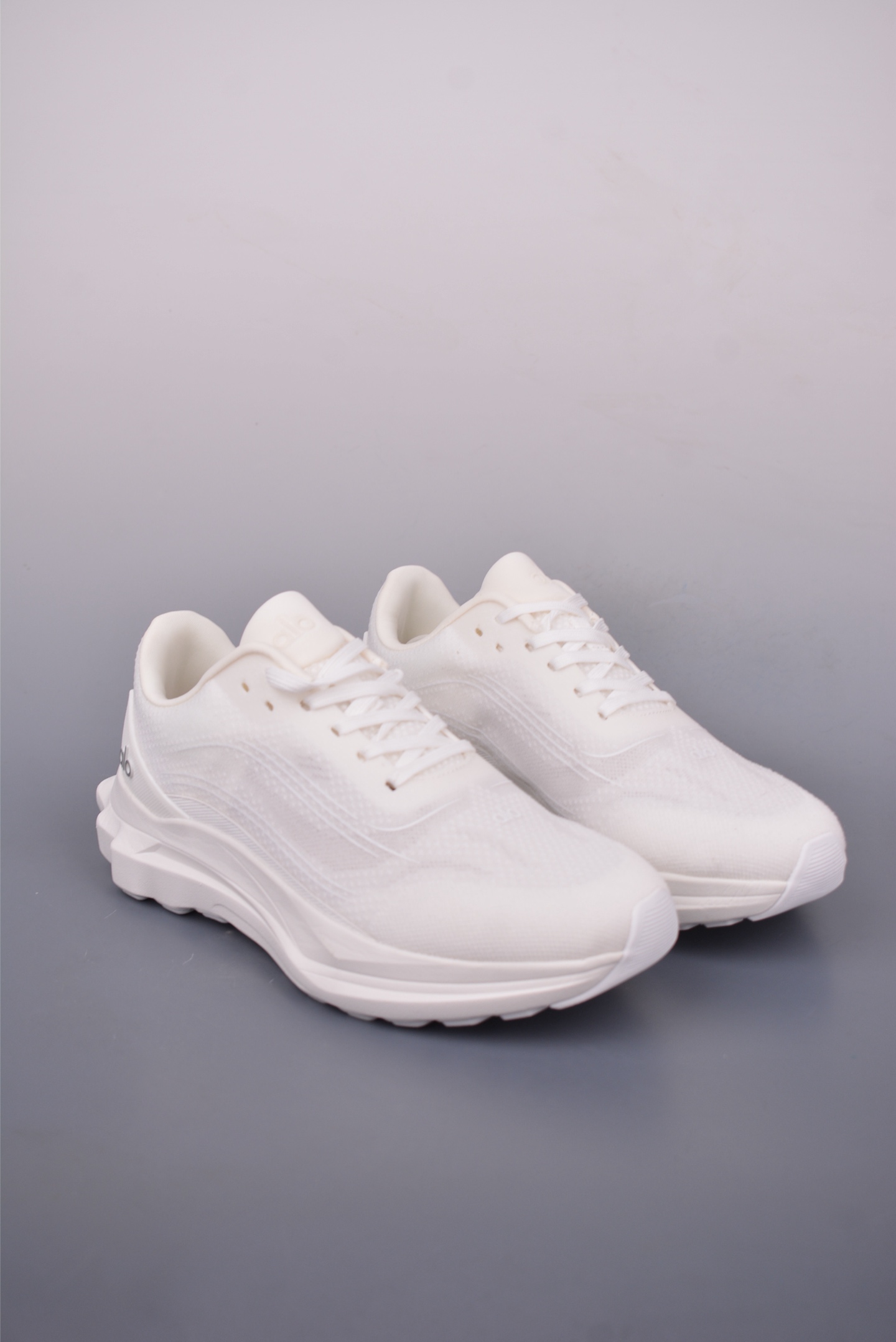 Alo Runner Mode Sneakers - Comfortable, Minimalist Design, Anti-Slip, Durable 2 i1748979837526 7451 0 0