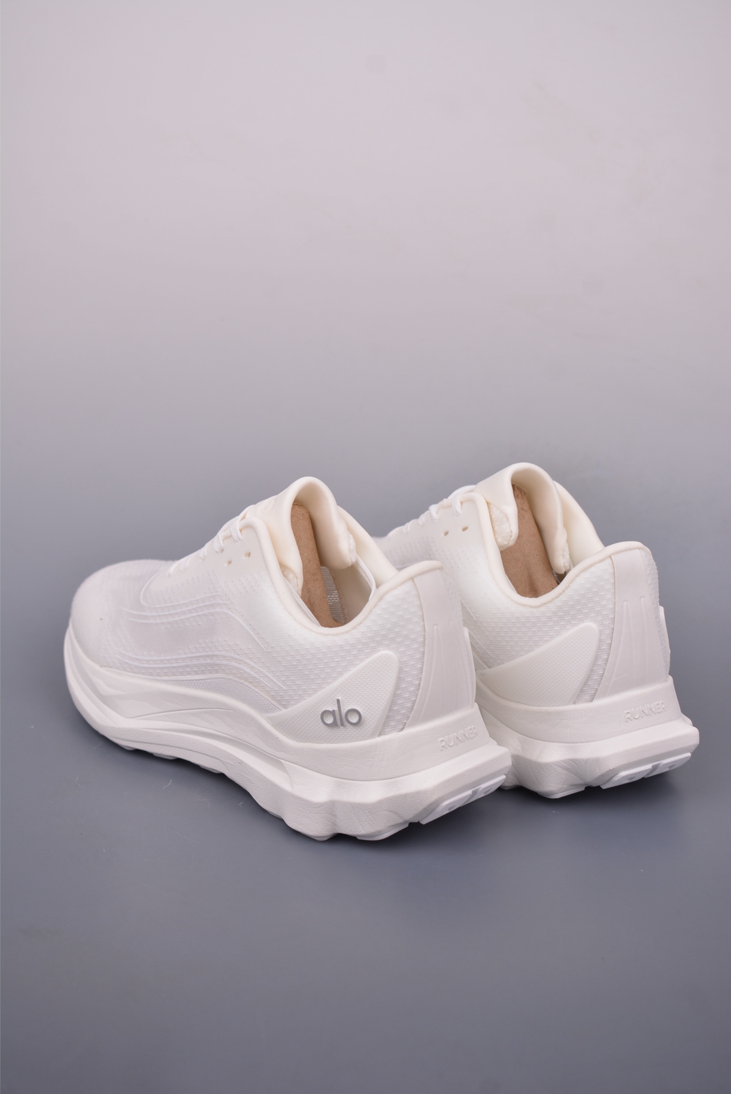 Alo Runner Mode Sneakers - Comfortable, Minimalist Design, Anti-Slip, Durable 3 i1748979839519 9034 0 1