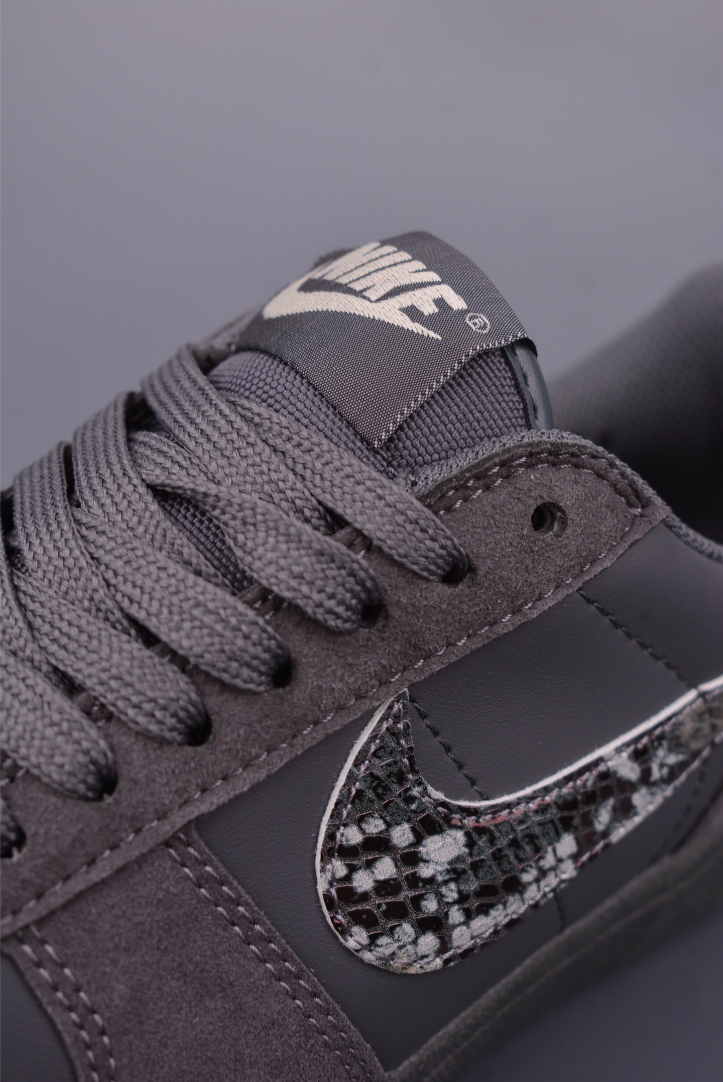 Nike Field General 82 Snake Skin Swoosh Low-Top Sneakers - Comfortable & Stylish 7 i1748980188717 6253 0 6