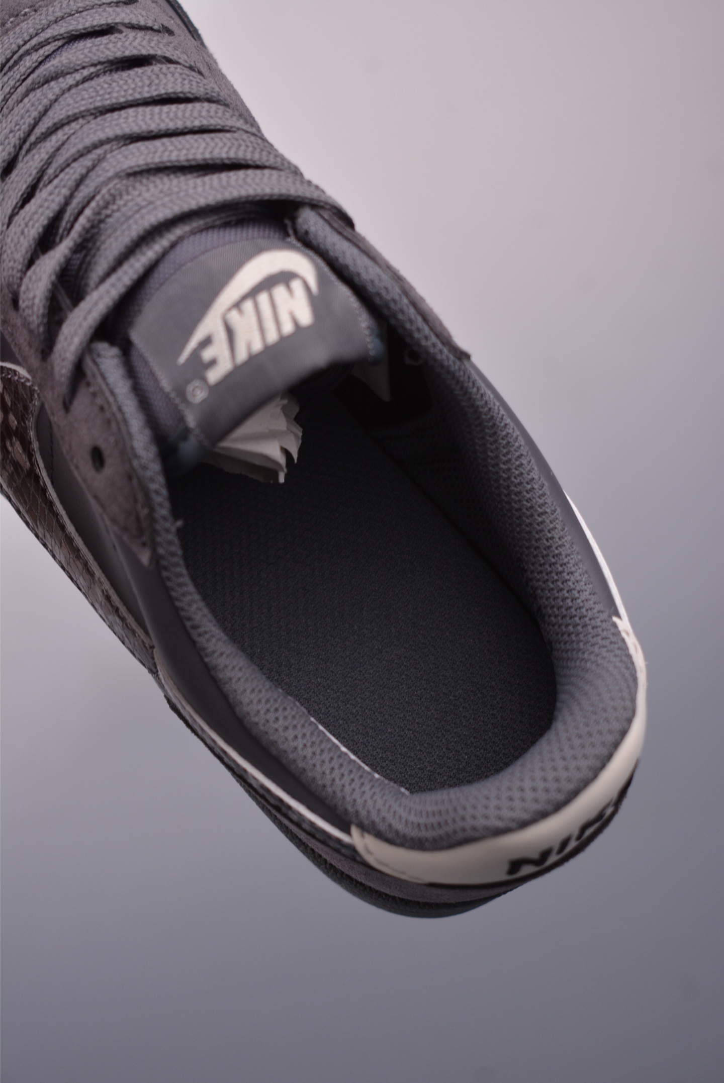 Nike Field General 82 Snake Skin Swoosh Low-Top Sneakers - Comfortable & Stylish 9 i1748980206603 5624 0 8