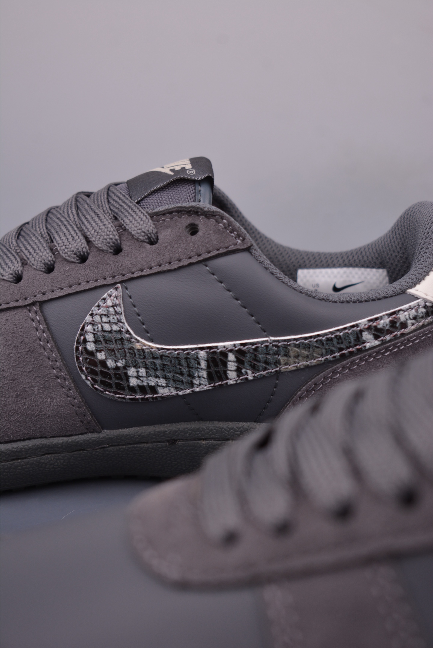 Nike Field General 82 Snake Skin Swoosh Low-Top Sneakers - Comfortable & Stylish 8 i1748980206618 2911 0 7