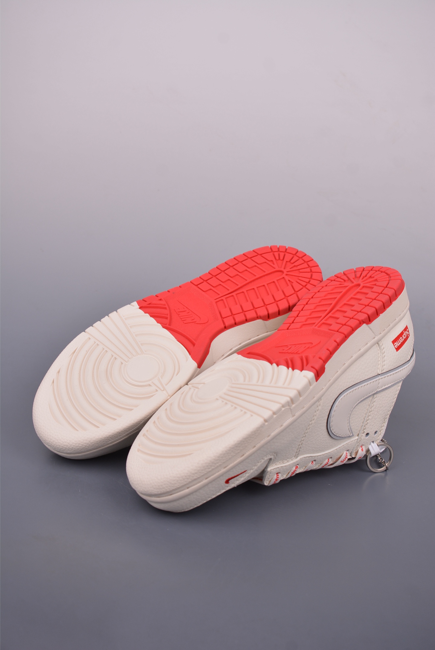 Nike SB Dunk Low Supreme Collab Cream/Red, Premium Quality & Comfort 4 i1748980528984 1344 0 2